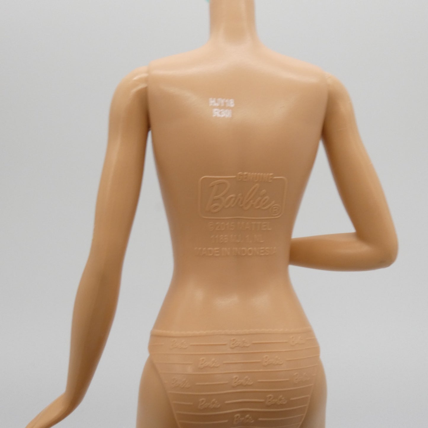 Barbie Doll Fashionistas Body Bent Right Arm Flat Feet Travel Malibu 2022 HJY18