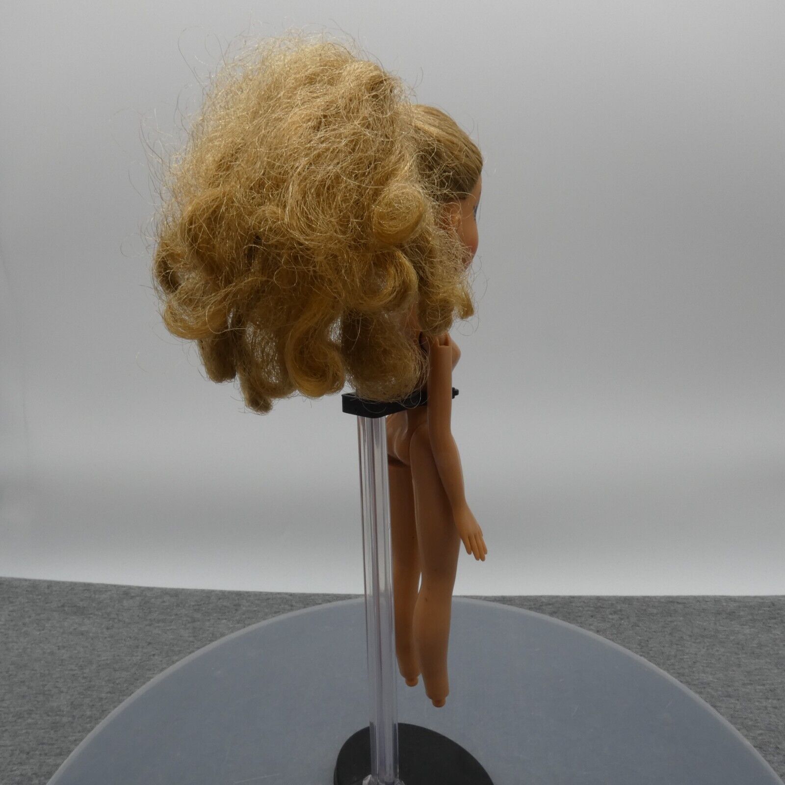 Bratz Step Out Yasmin Doll Curly Honey Blonde Hair Nude 2005 MGA 296997