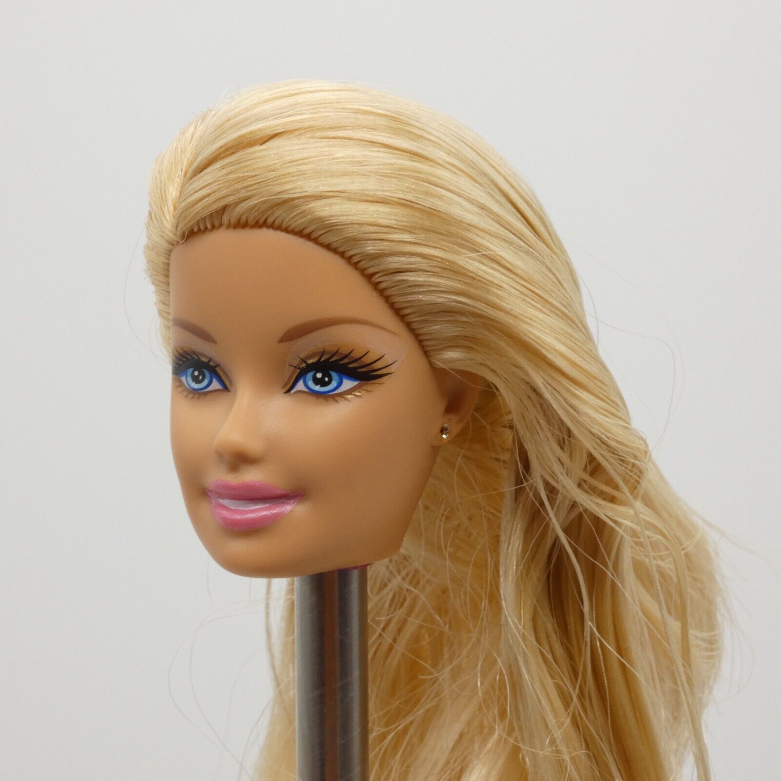 Barbie Happy Holidays Doll Head Generation Girl CEO Face Medium Light Skin 2011