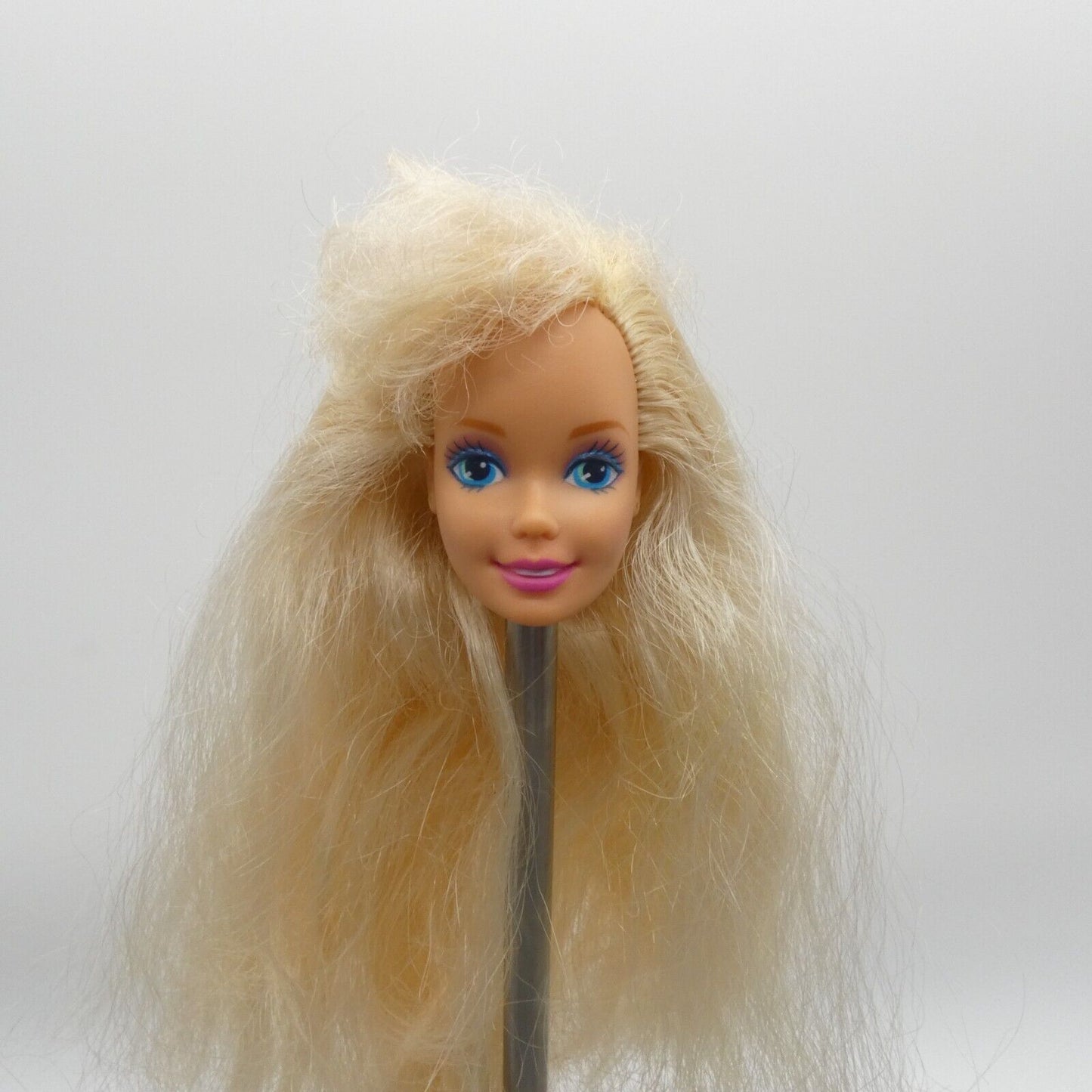 Troll Barbie Doll Head Wavy Blonde Hair Bangs Medium Light 1992 Mattel 10257