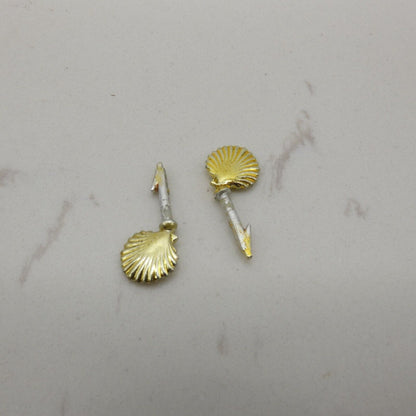 Sun Jewel Barbie Doll Earrings Gold Tone Seashells With Barbs 1993 Mattel 10953