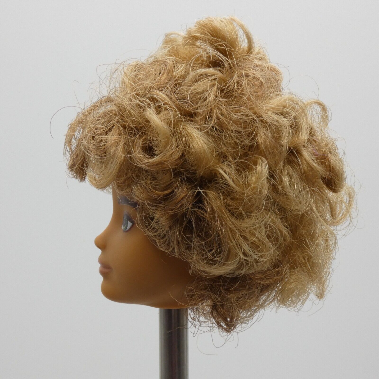 Creatable World Doll Head Curly Honey Brown Hair Skin Green Eyes 2020 GKV43