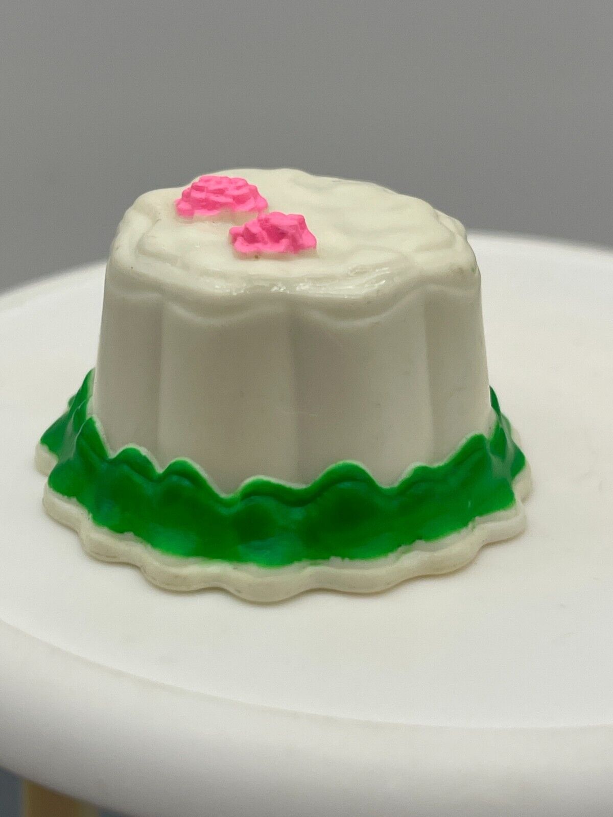 Barbie Doll Size Cake White Icing Green Trim Pink Roses Mini Diorama Decoration