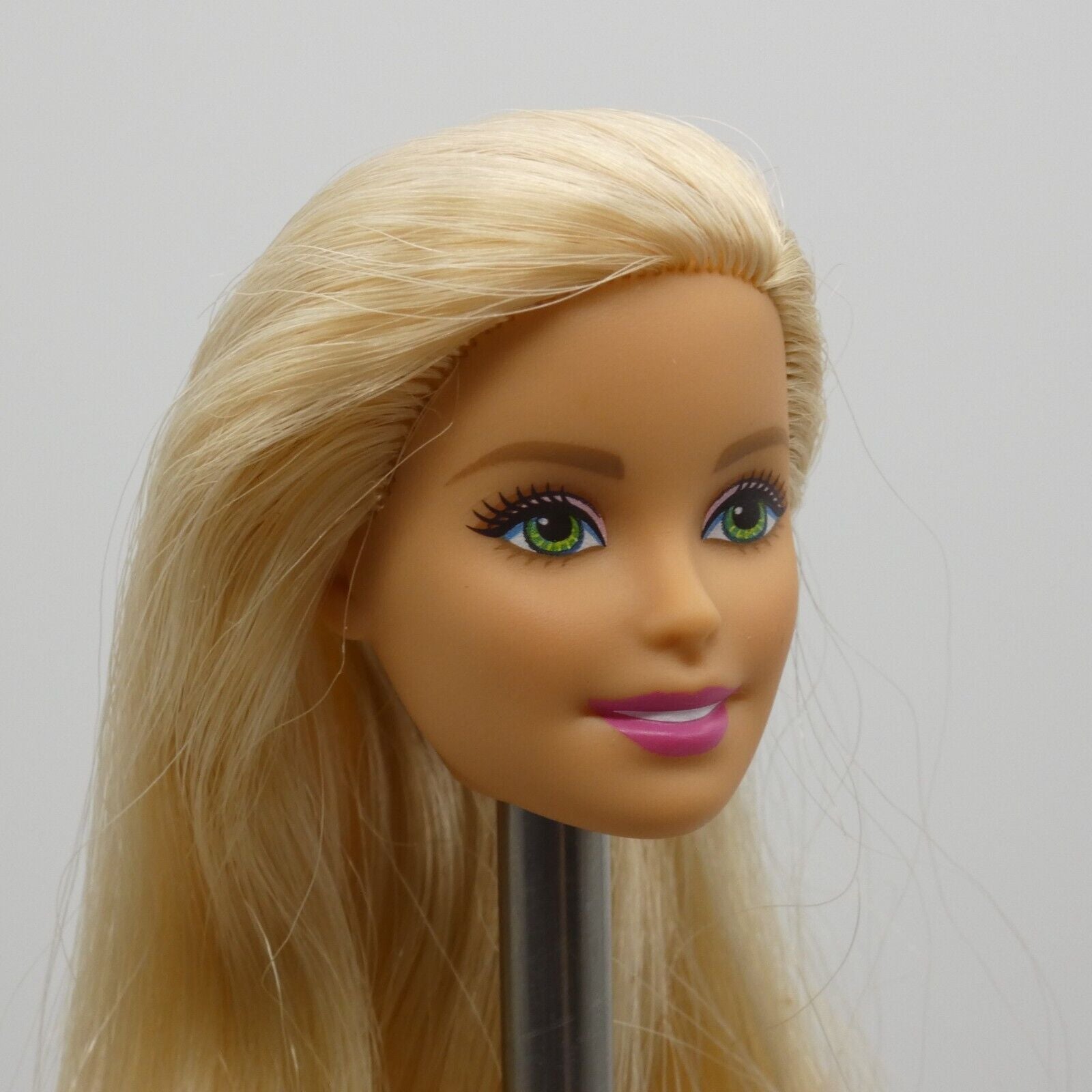 Barbie Doll Head Millie Face Blonde Green Eyes Light Skin 2016 Mattel DHL82