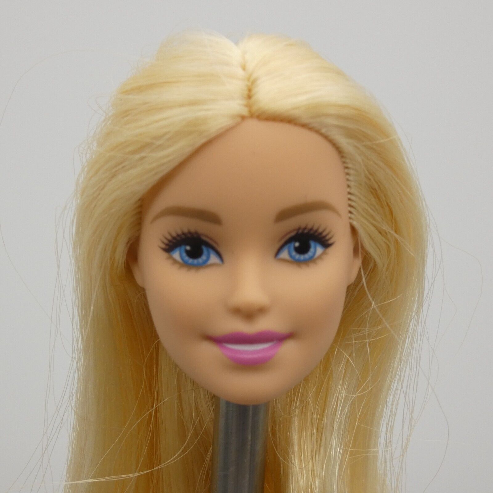 Barbie Mani Pedi Spa Doll Head Millie Straight Blonde Hair Blue Eyes 2020 GHN07