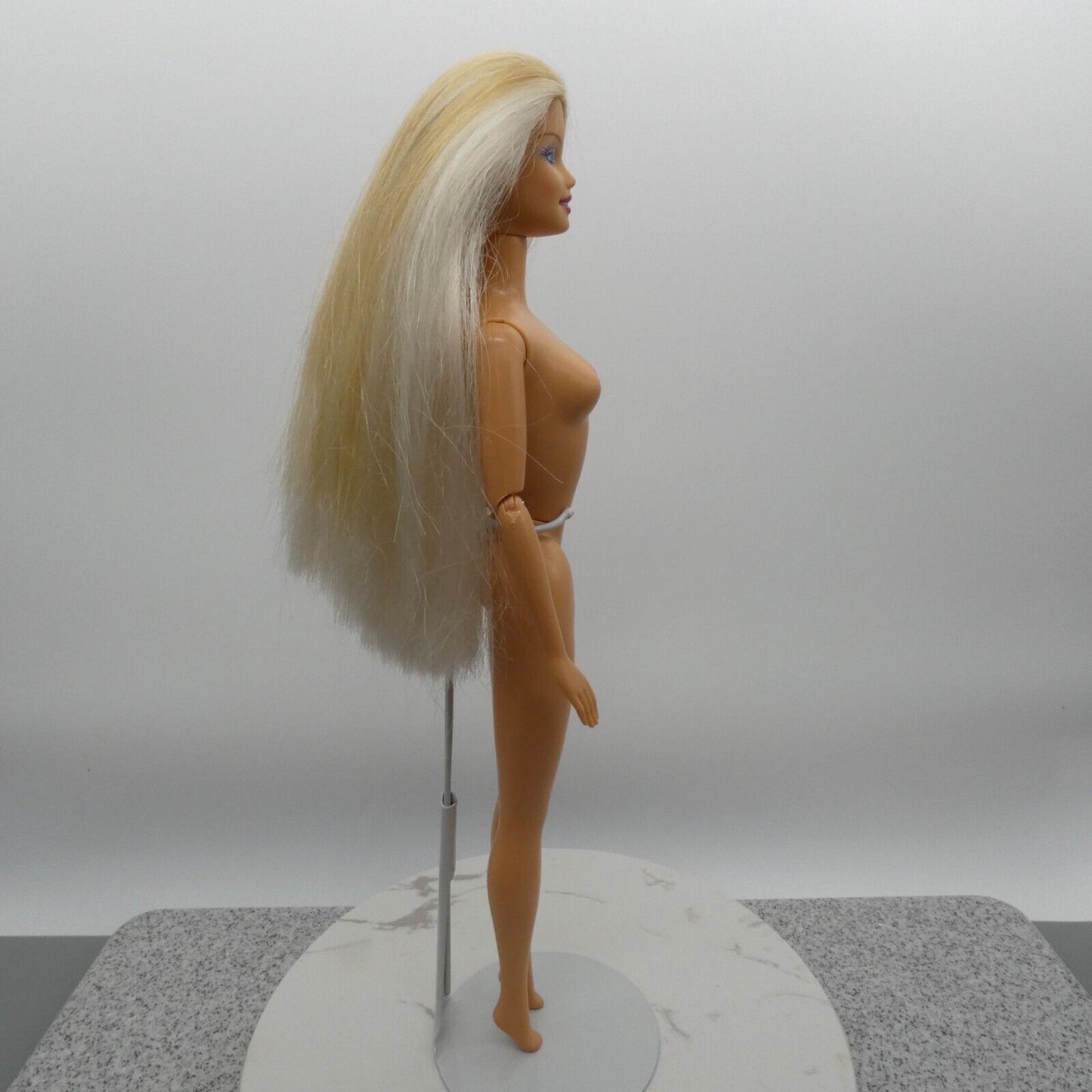 Barbie Doll Generation Girl CEO Face Blonde Articulated Elbows Dancing Action