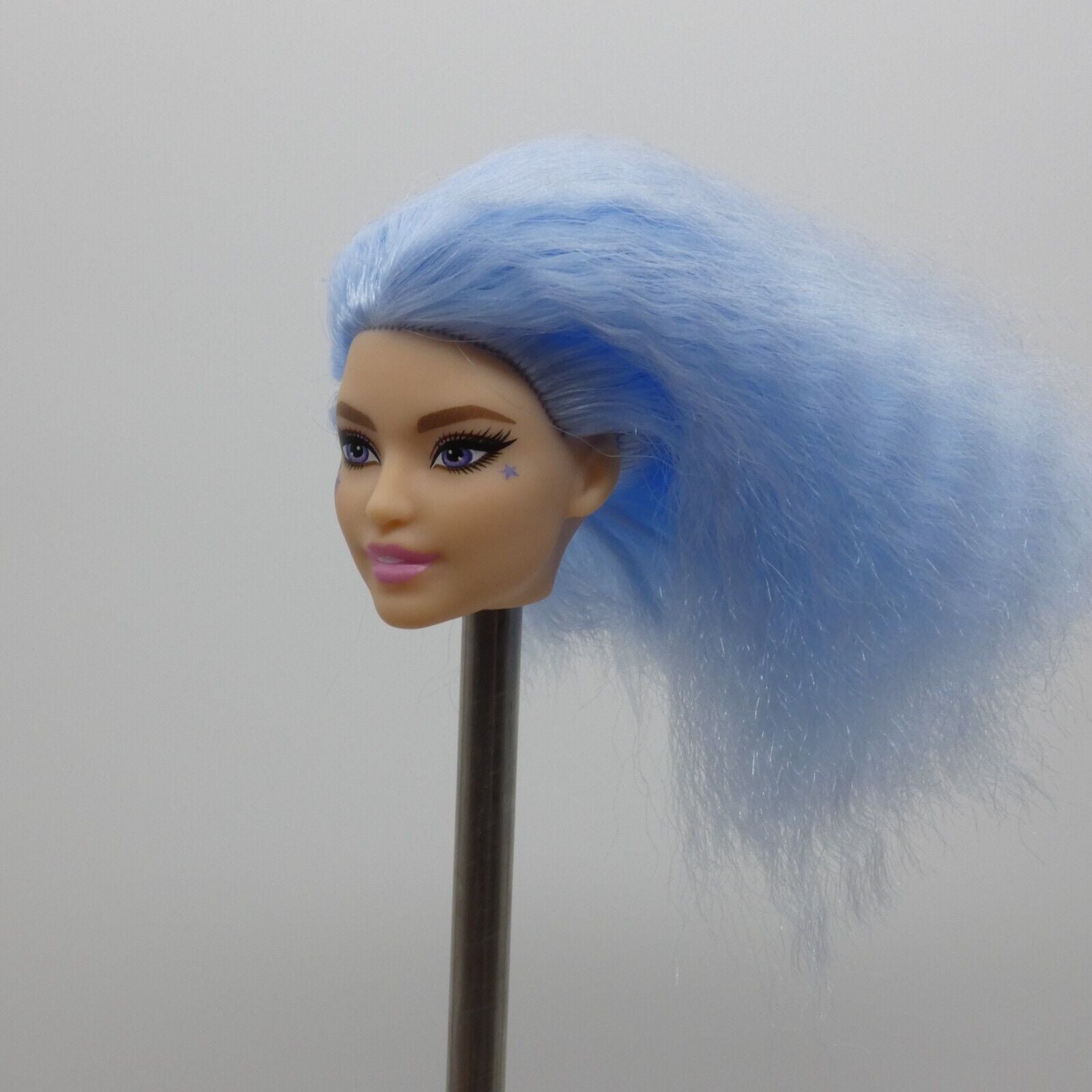 Barbie Fashionistas 170 Doll Head Daya Face Blue Crimped Hair Nude 2021 GRD61