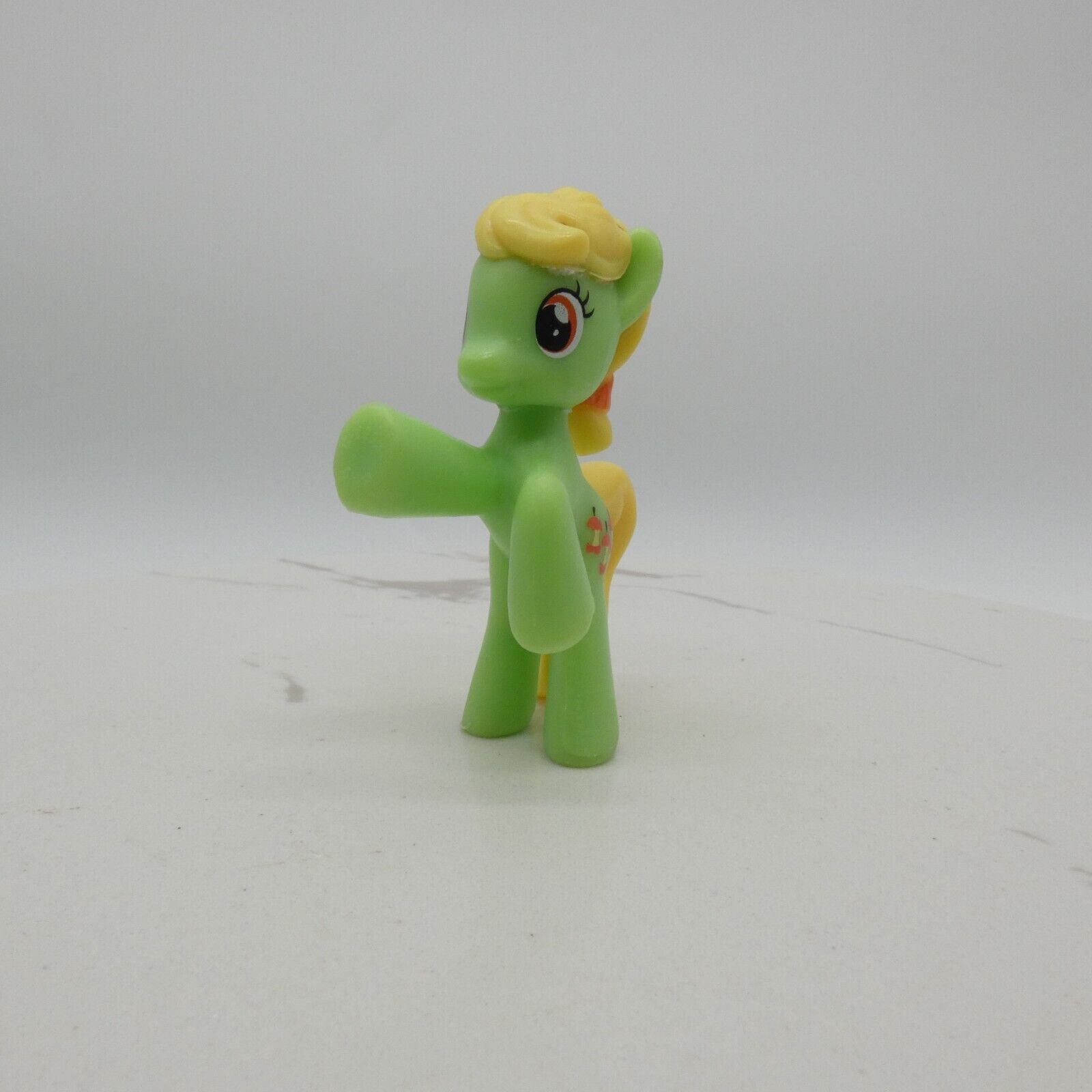 My Little Pony Apple Munchies Friendship is Magic G4 Blind Bag Green Hasbro