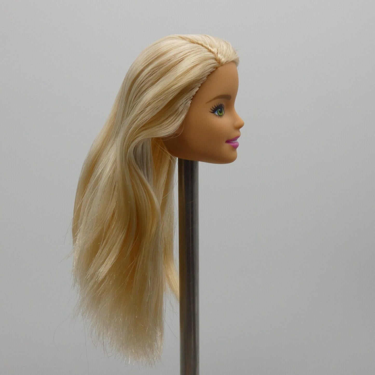 Barbie Doll Head Millie Face Blonde Green Eyes Light Skin 2019 Mattel FXH08