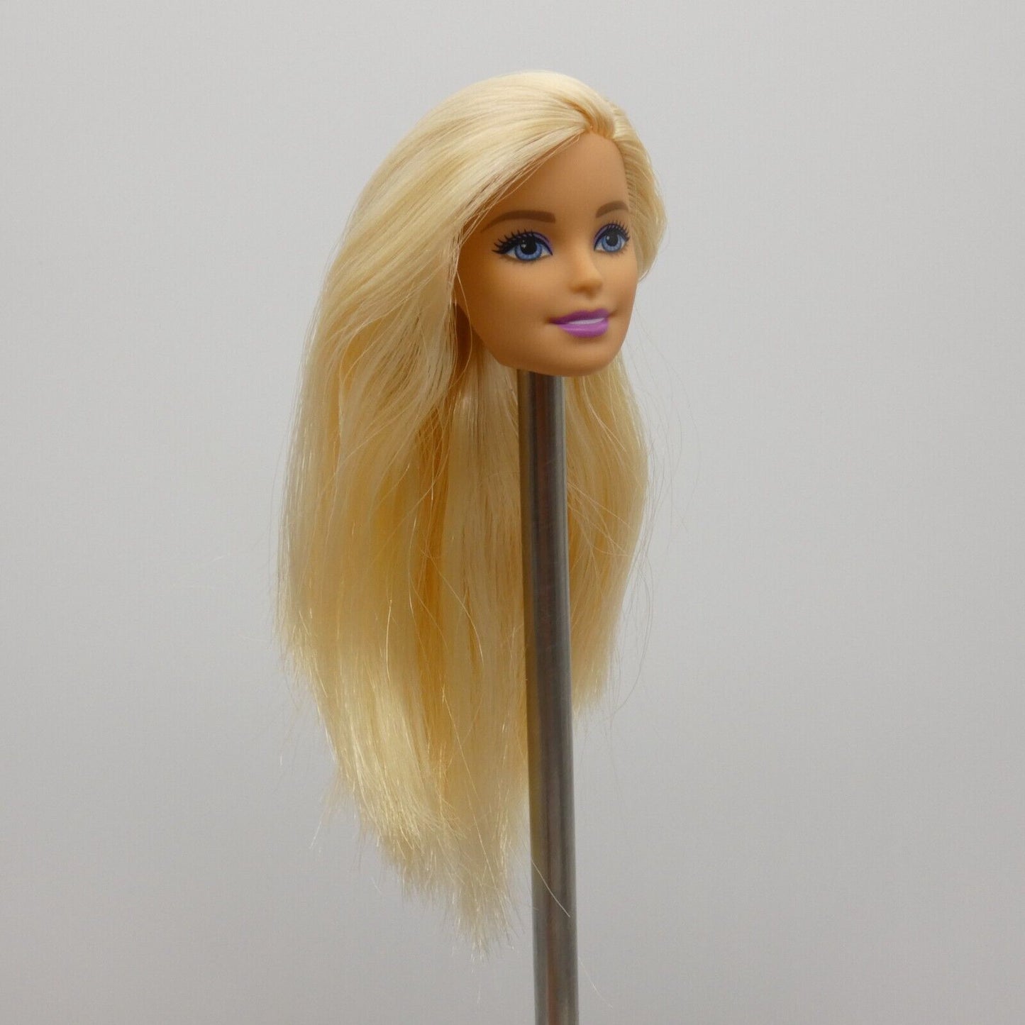 Barbie Supermarket Doll Head Millie Face Blonde Light Skin 2019 Mattel FRP01