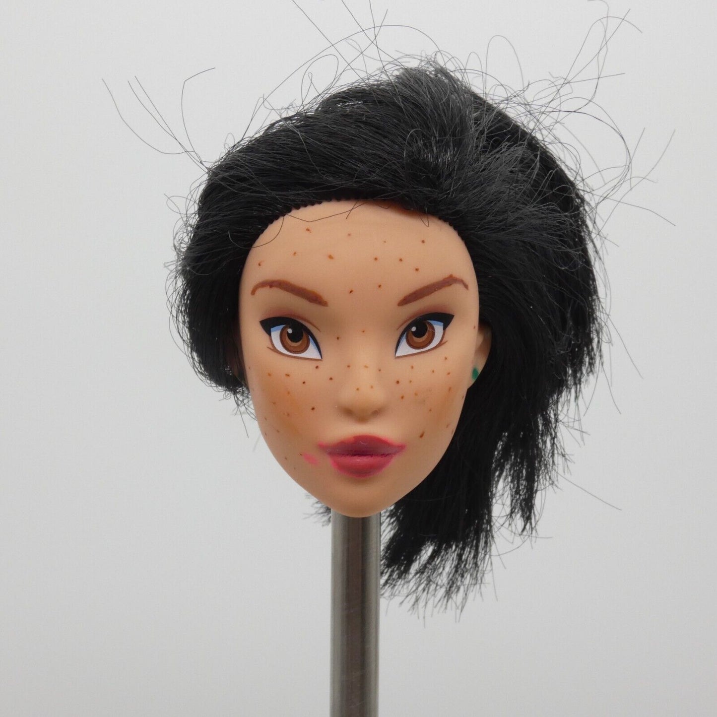 Disney Princess Pocahontas Doll Head Medium Skin Royal Shimmer Hasbro C-031G TLC