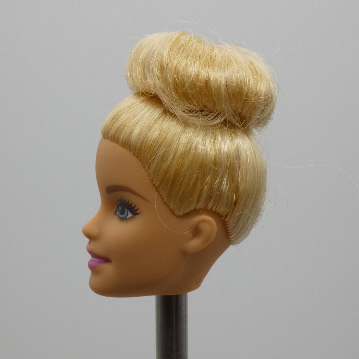 Barbie Ballet Instructor Doll Head Millie Face Light Skin Blonde Hair 2017 DXC93