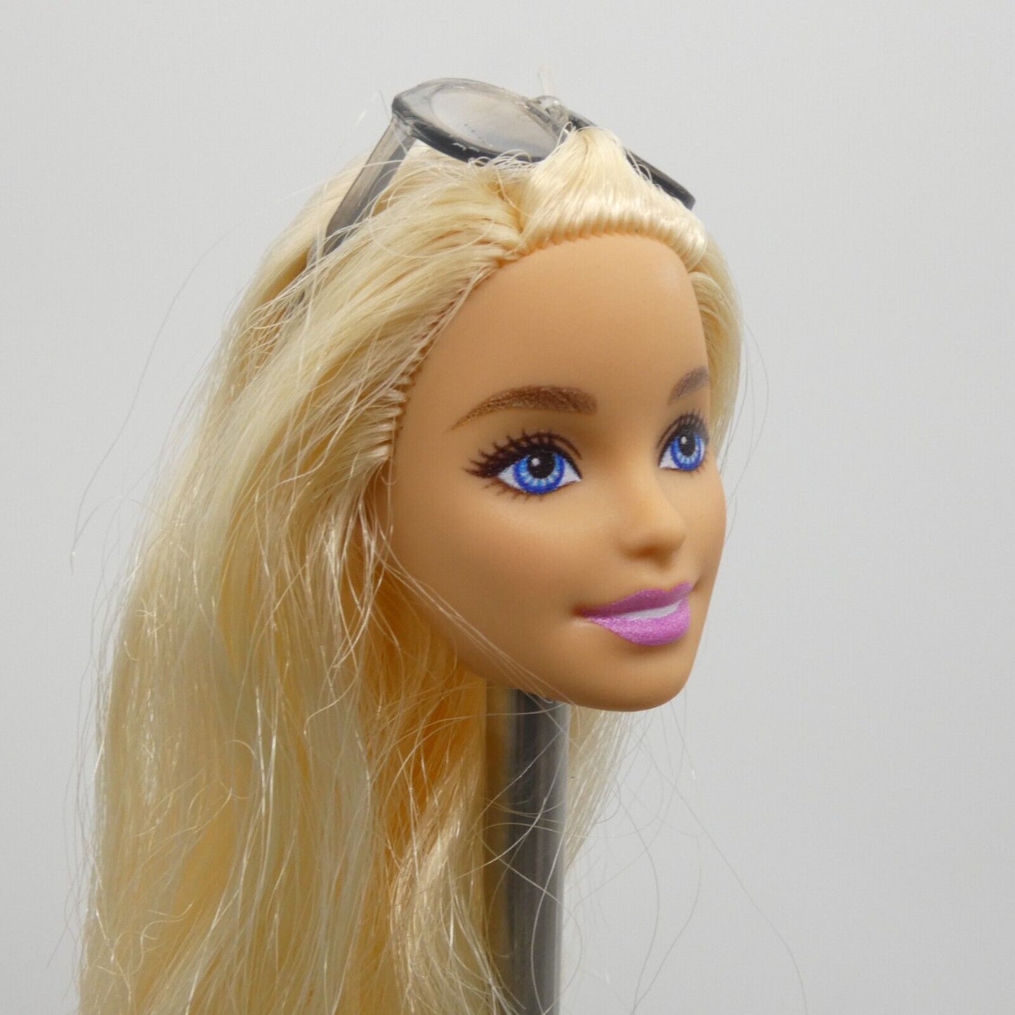 Travel Barbie Doll Head And Sunglasses Millie Face 2019 FWV25