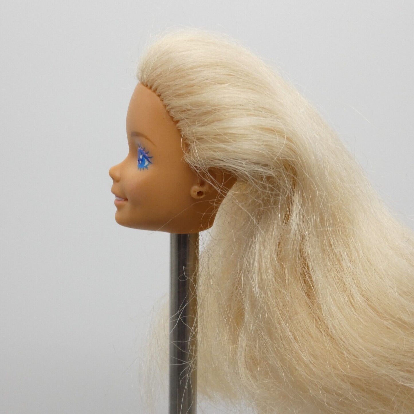 Barbie Dance Magic Doll Head Medium Light Skin Blue Eyes 1989 Mattel 4836