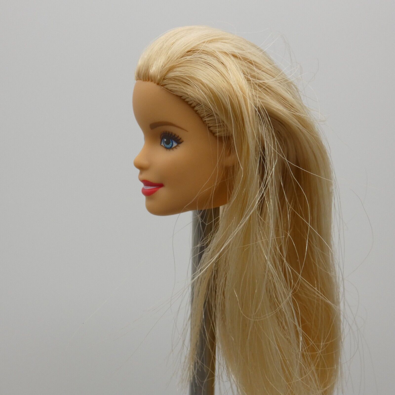 Barbie Candy Cane Holiday Doll Head Only Millie Face Blonde 2016 Mattel DNJ47