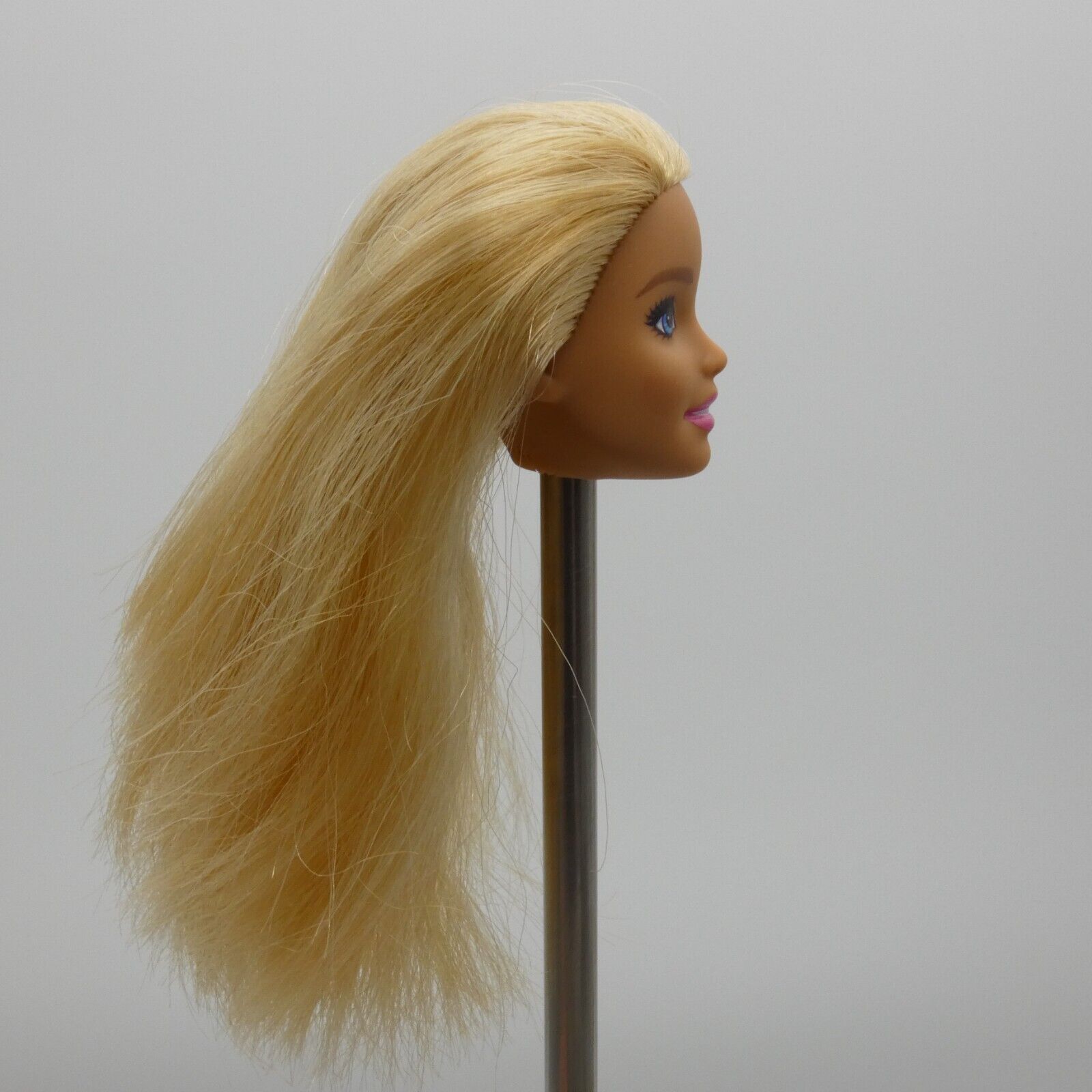 Barbie Beach Doll Head Only Millie Face Blonde Medium Light Skin 2016 DWK00