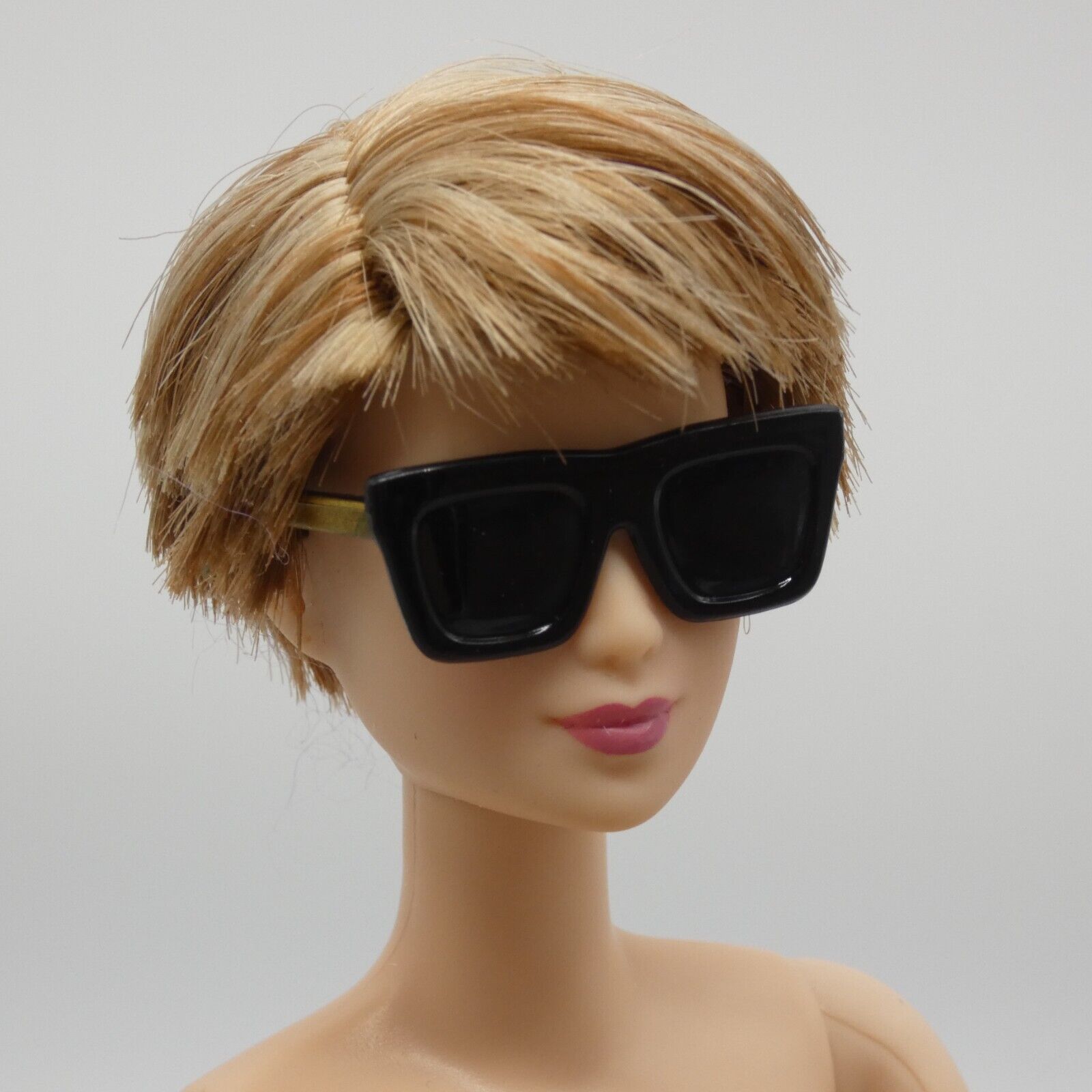 Barbie @BarbieStyle Urban Chic Doll Sunglasses Square Black Gold 2023 HJW95