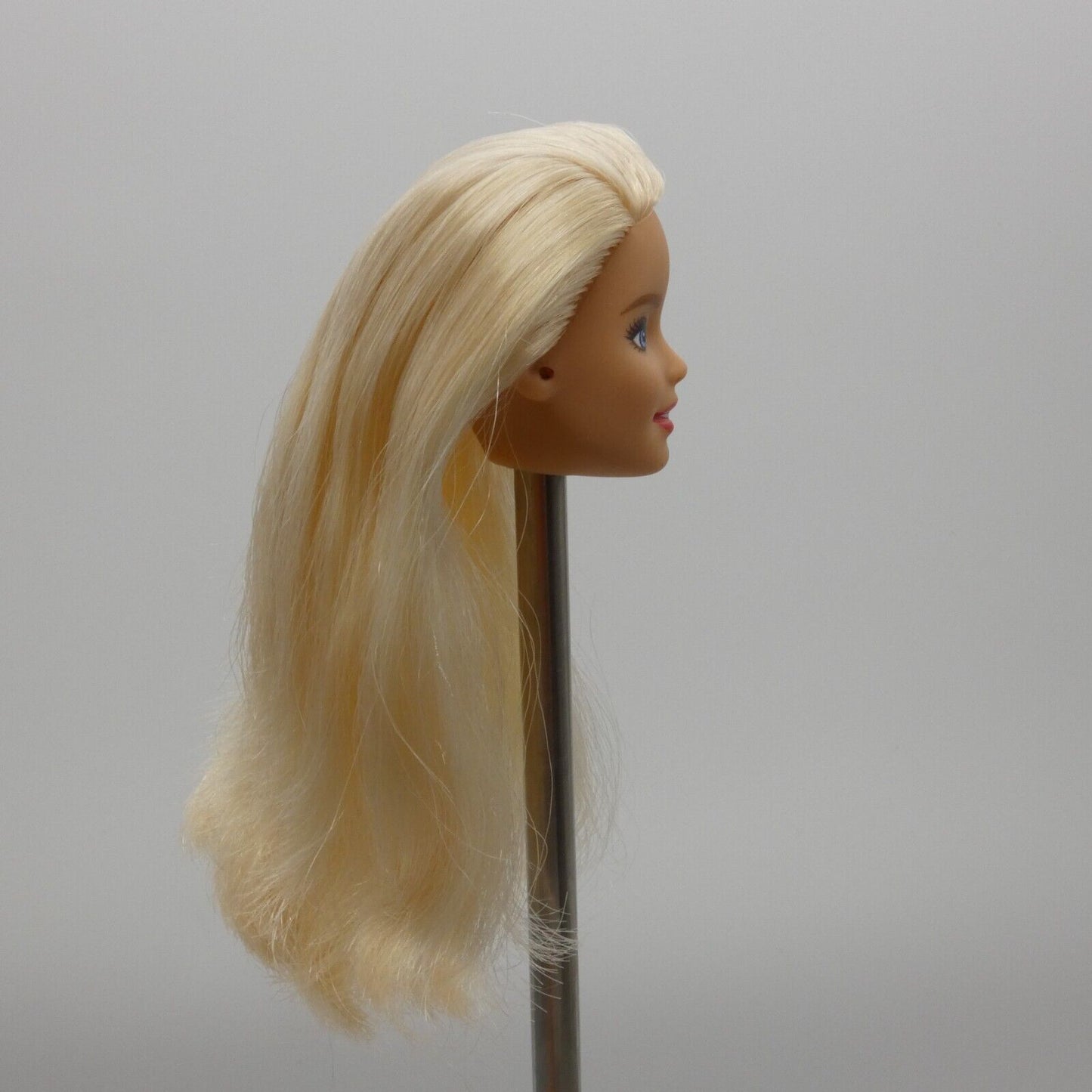 Barbie Holiday Doll Head Millie Face Blonde Light Skin 2020 Mattel GJB74