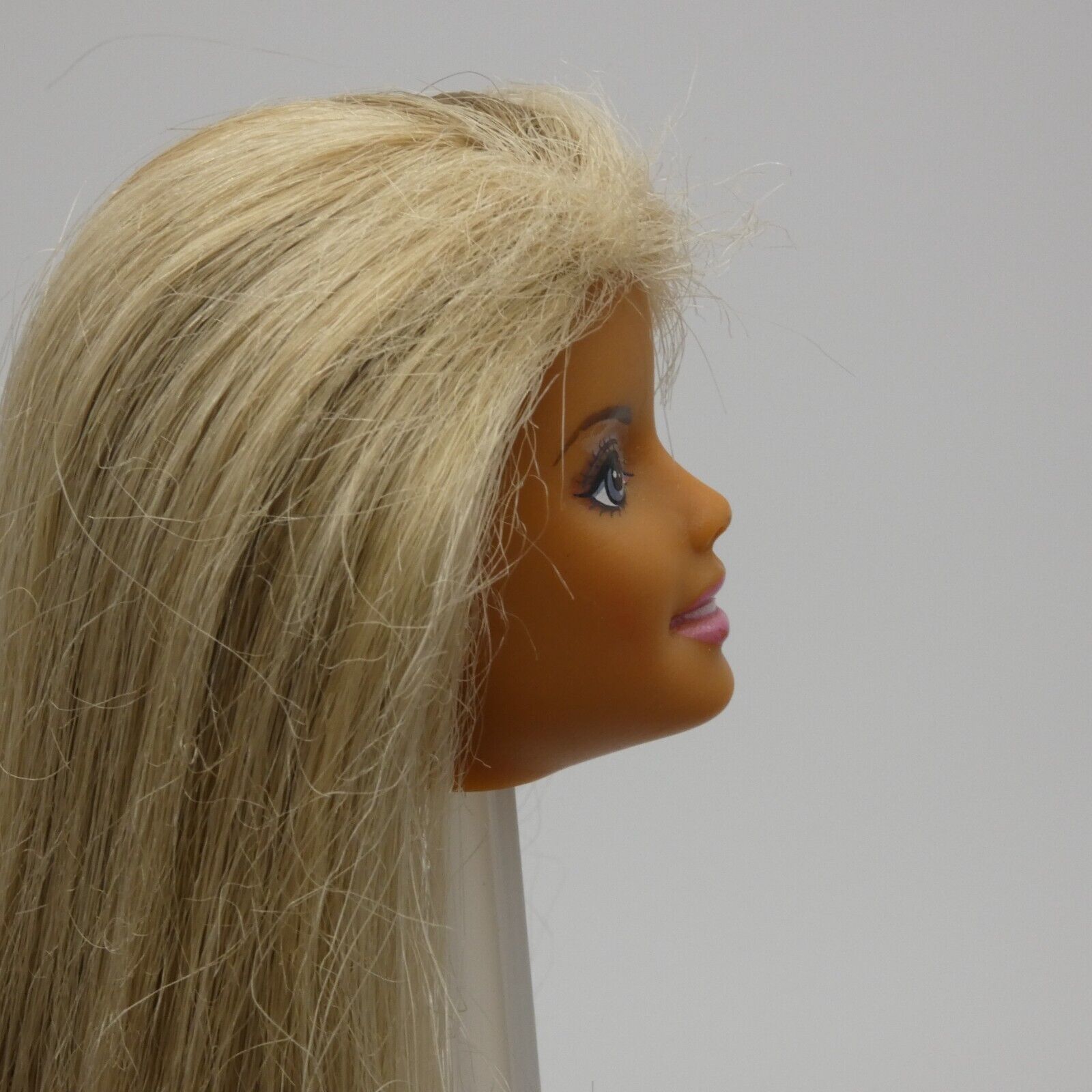 Barbie Generation Girl Doll Head Blonde Bangs Medium Light Skin Cali Girl 2004