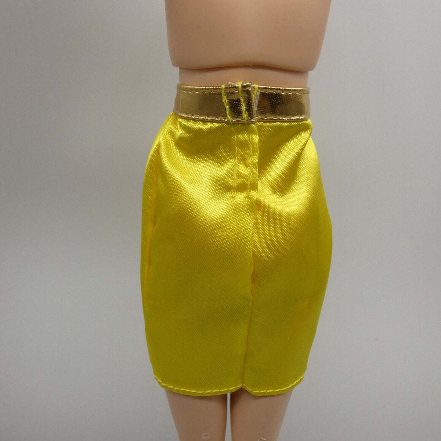 Barbie Doll Skirt Yellow Shiny Gold Band Signature Looks 19 2023 Mattel HJX28