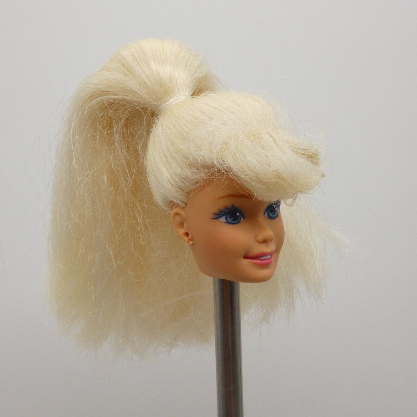 Barbie Doctor Doll Head Blonde SuperStar Medium Light Skin 14309 Mattel 1995