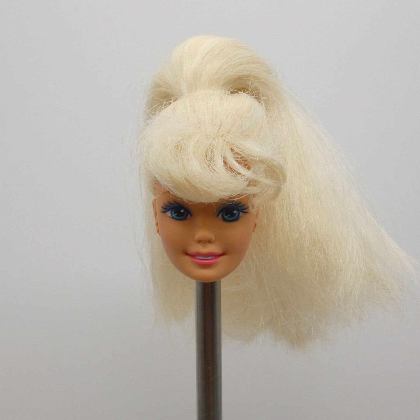 Barbie Doctor Doll Head Blonde SuperStar Medium Light Skin 14309 Mattel 1995