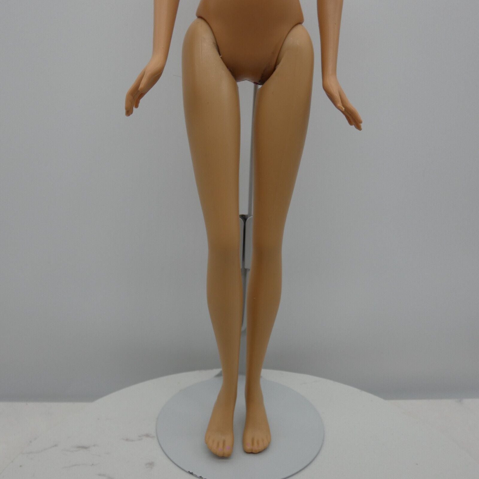 Barbie Fashion Fever Doll Body Medium Light Skin Straight Arms Flat Beach Feet