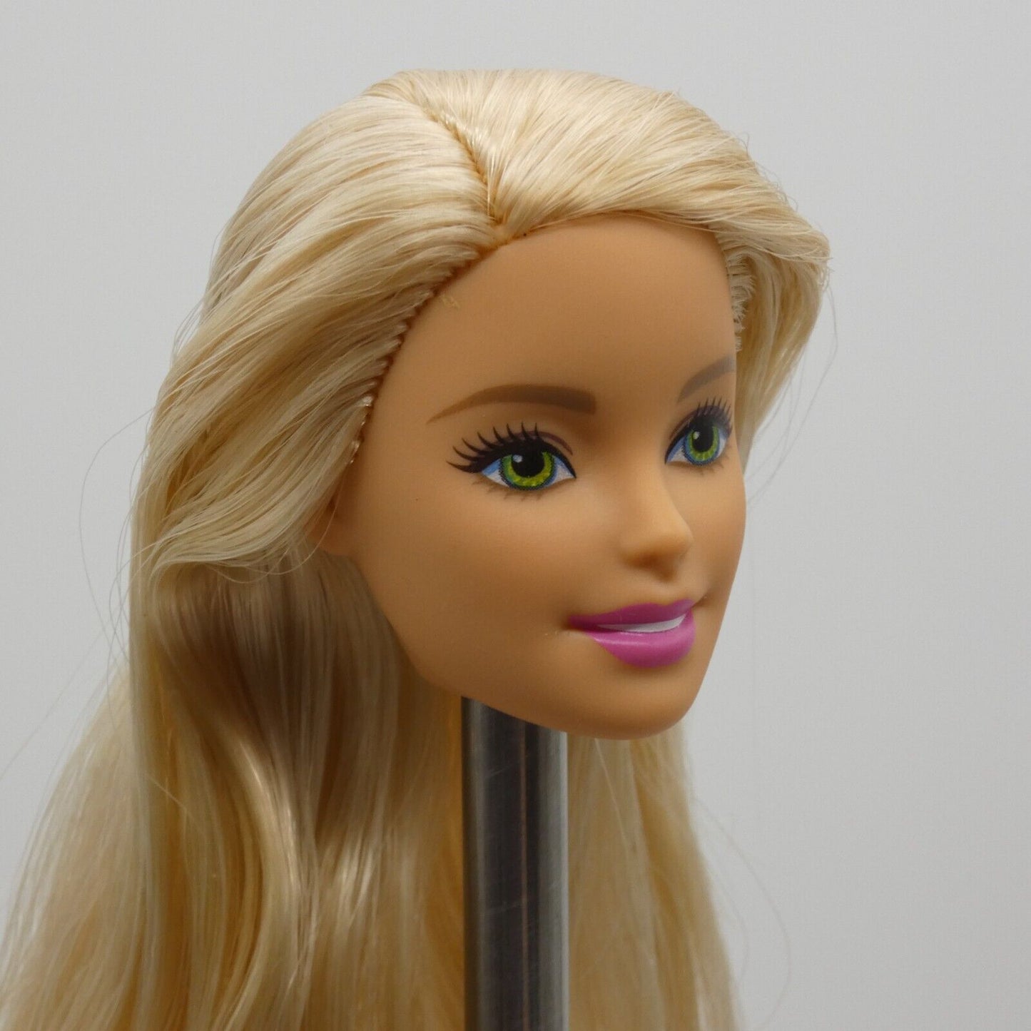 Barbie Doll Head Millie Face Blonde Green Eyes Light Skin 2019 Mattel FXH08