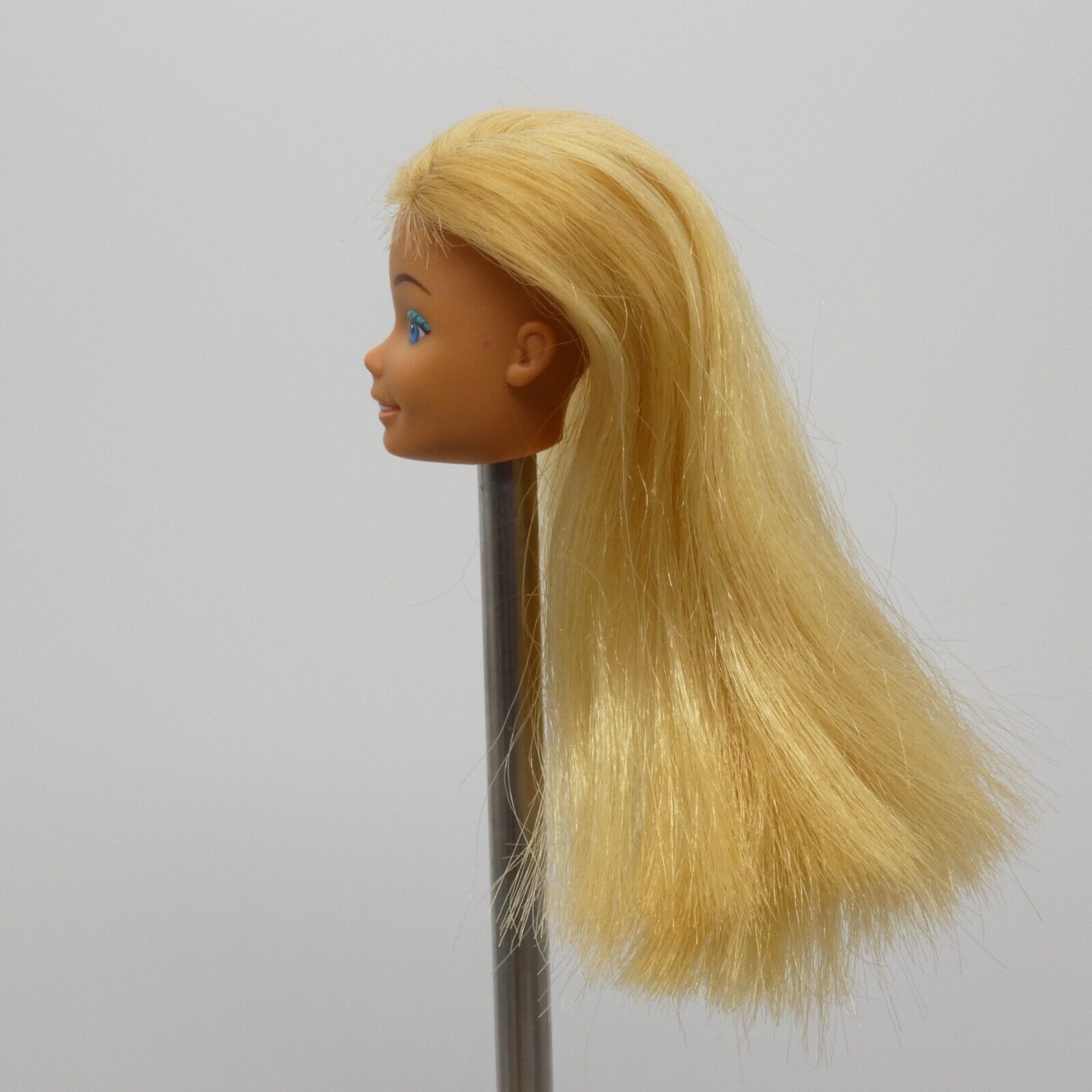 Barbie Malibu Doll Head Only SuperStar Tan Medium Light Skin Mattel TLC