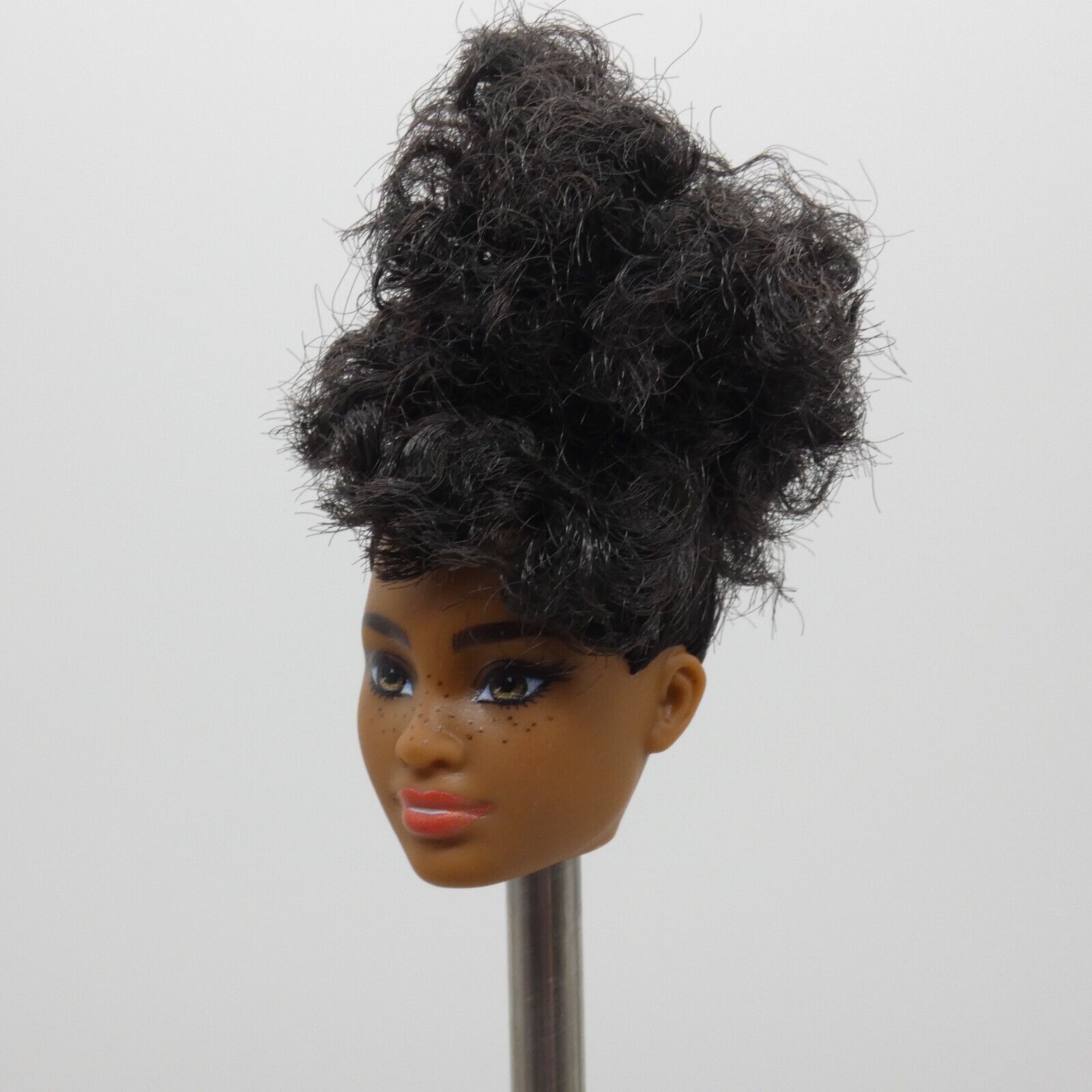 Barbie Fashionistas 185 Doll Head AA Mbili Grace Face Medium Dark Skin Freckles