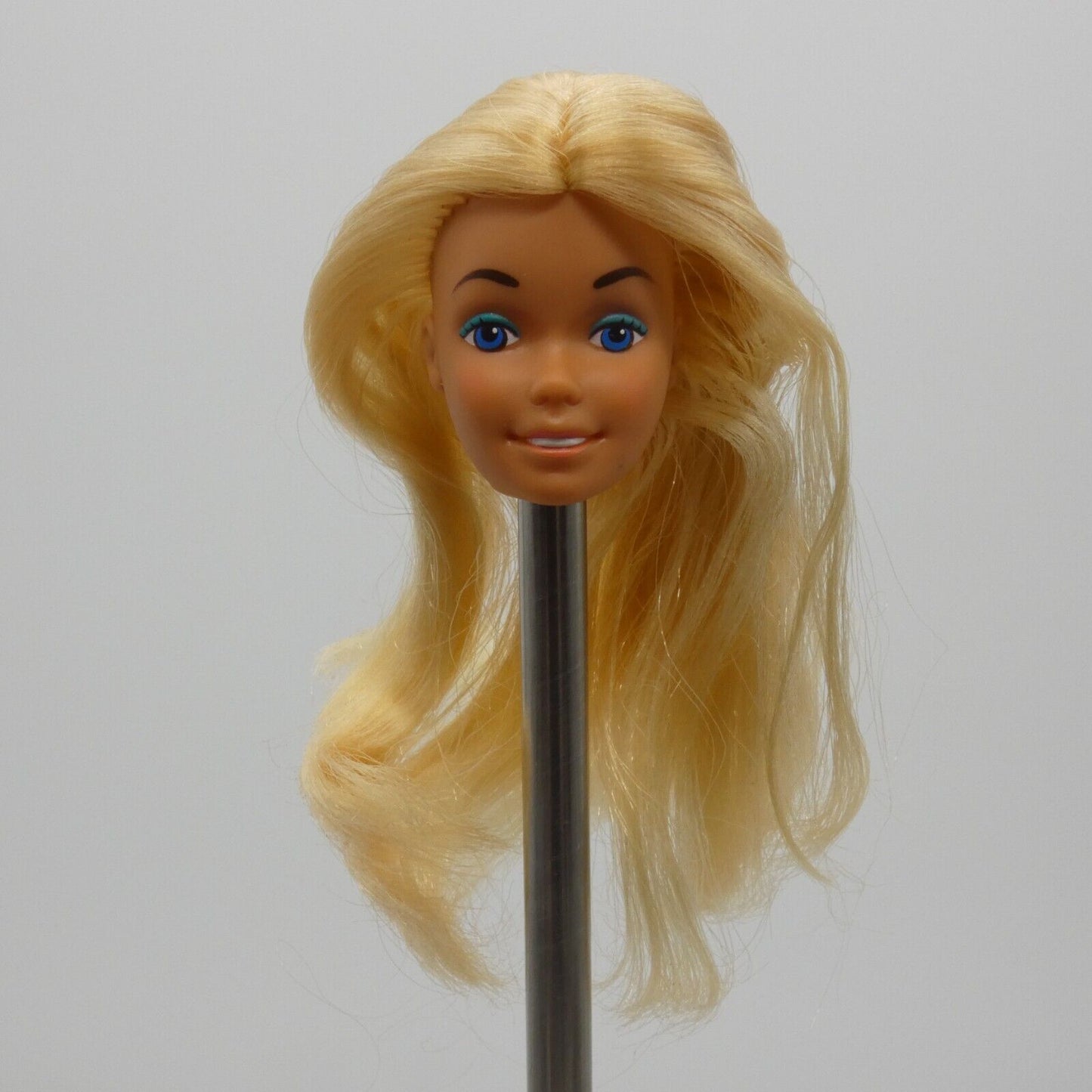 Barbie Malibu Doll Head Only SuperStar Tan Medium Light Skin Hong Kong A