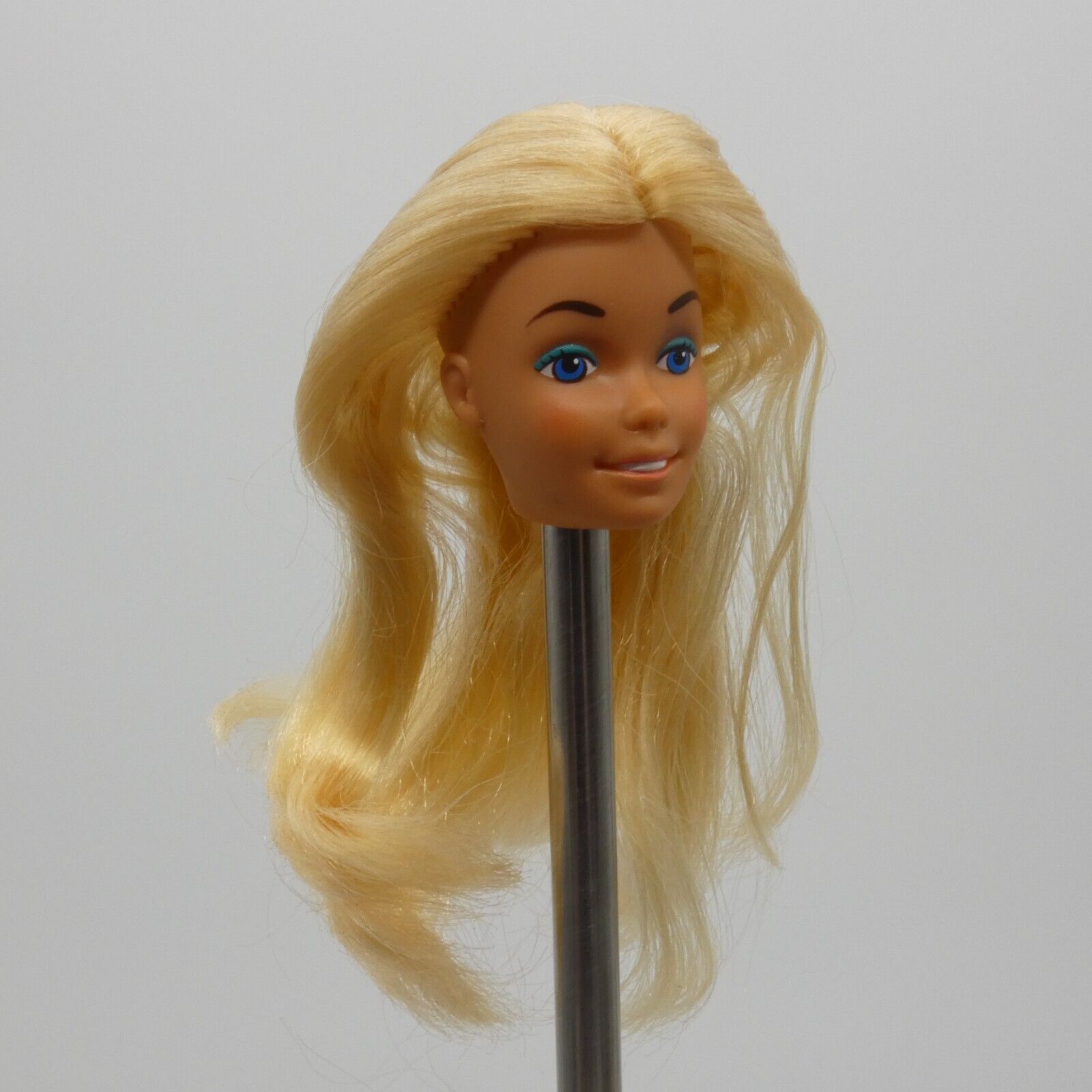 Barbie Malibu Doll Head Only SuperStar Tan Medium Light Skin Hong Kong A