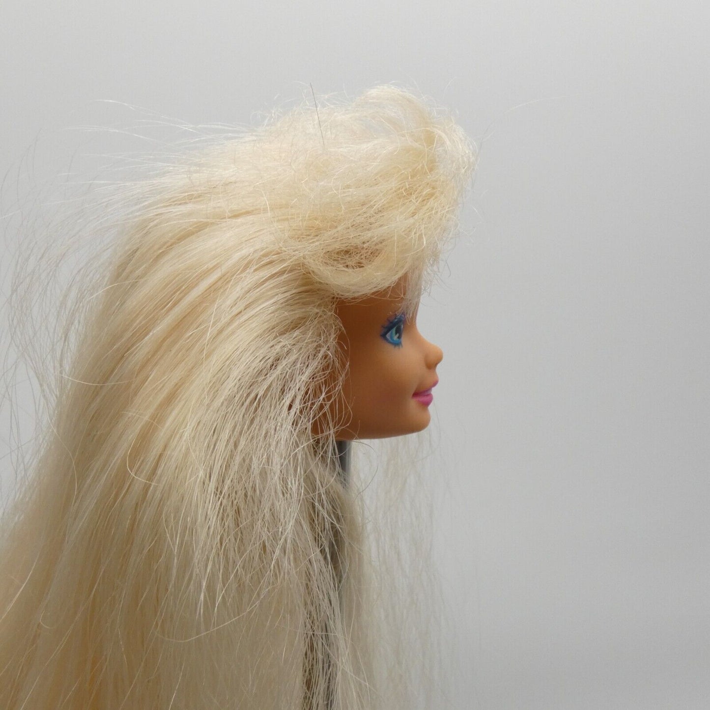 Troll Barbie Doll Head Wavy Blonde Hair Bangs Medium Light 1992 Mattel 10257