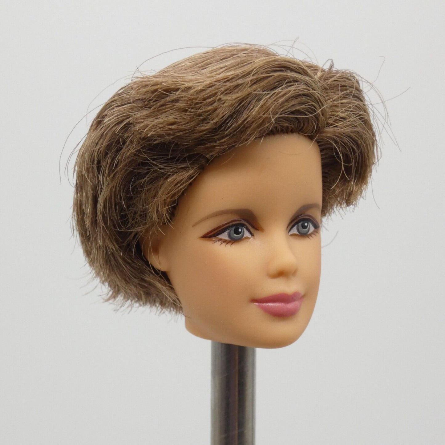 Barbie Amelia Earhart Doll Head Mackie Face Brown Hair Light Skin 2018 FJH64