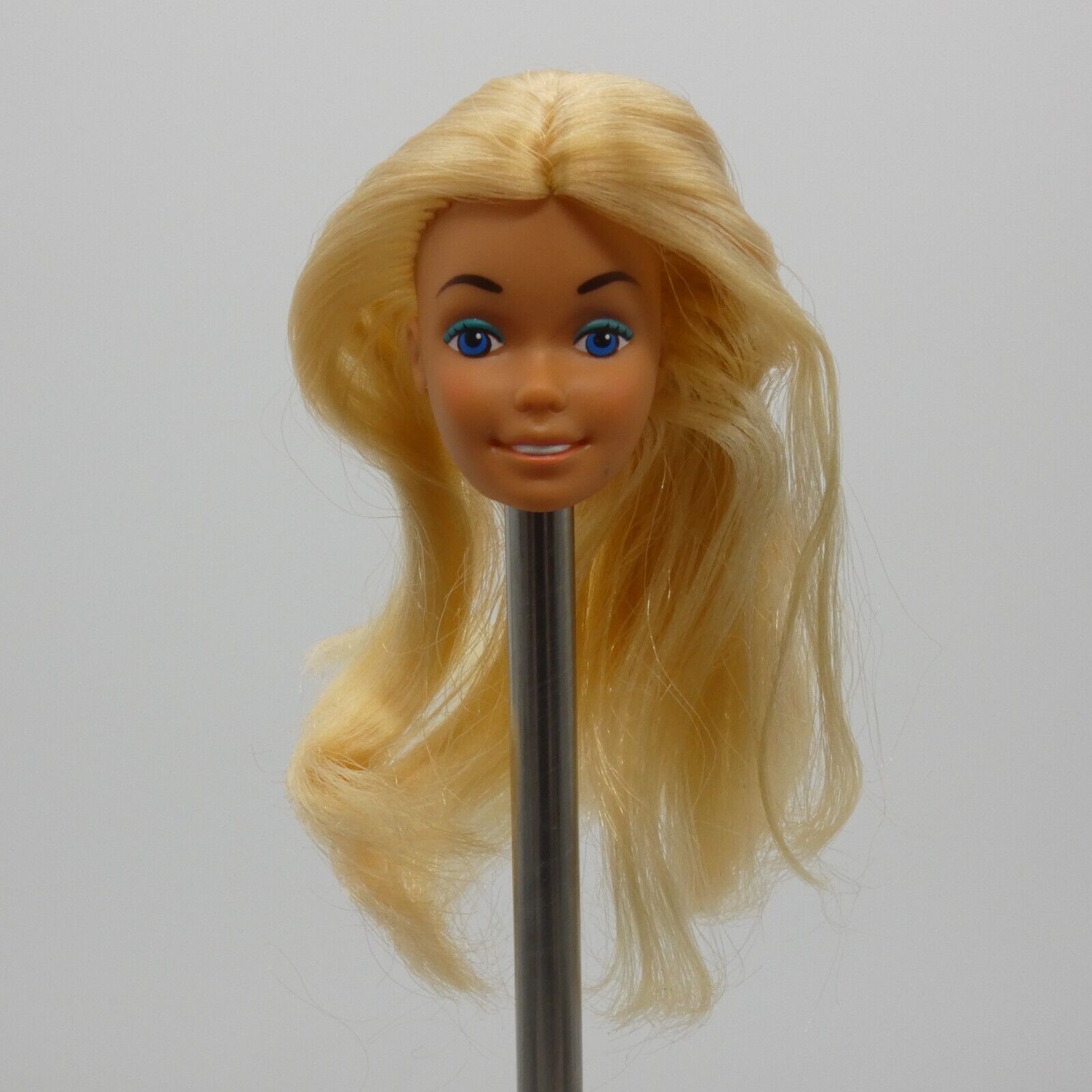 Barbie Malibu Doll Head Only SuperStar Tan Medium Light Skin Hong Kong A