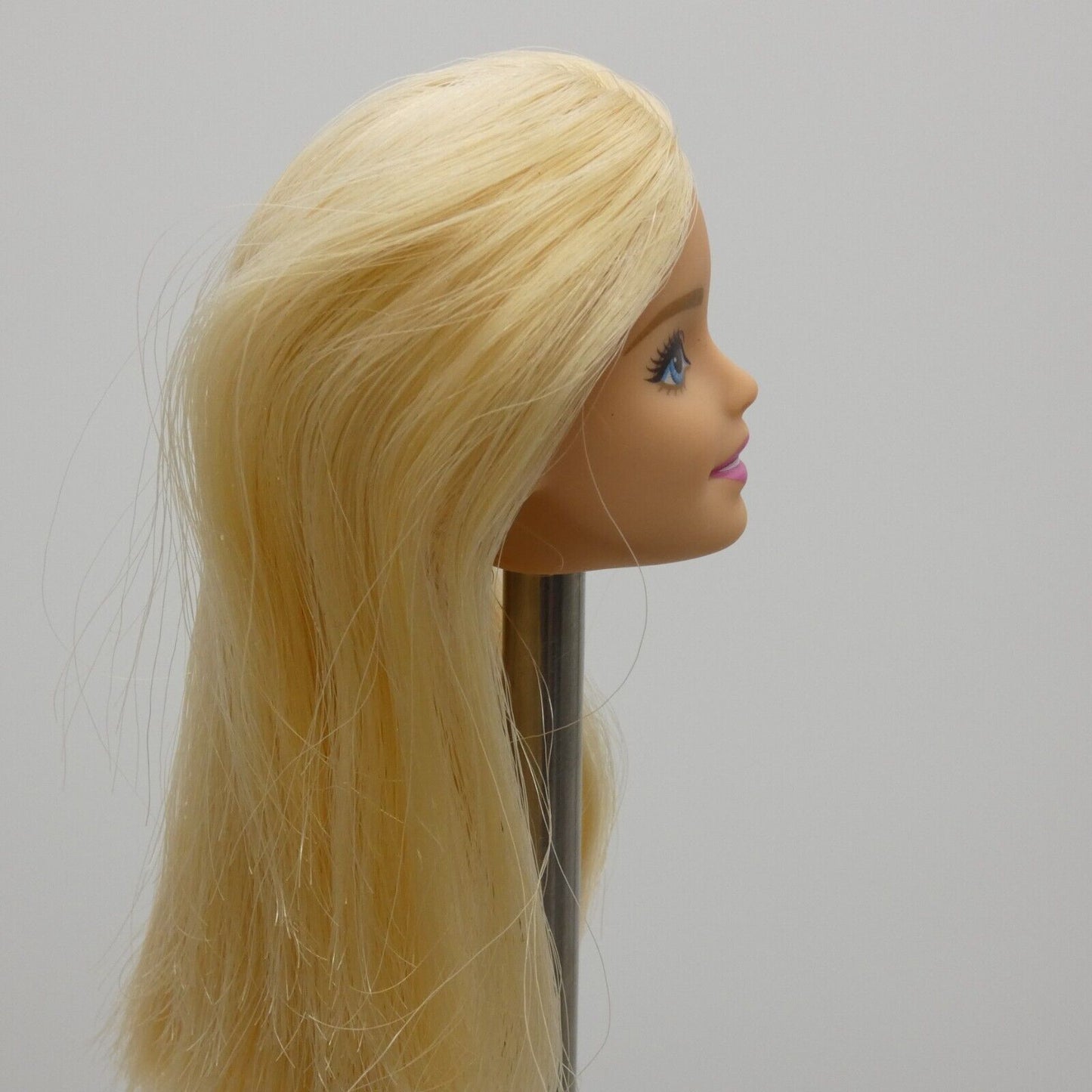 Barbie Mani Pedi Spa Doll Head Millie Straight Blonde Hair Blue Eyes 2020 GHN07