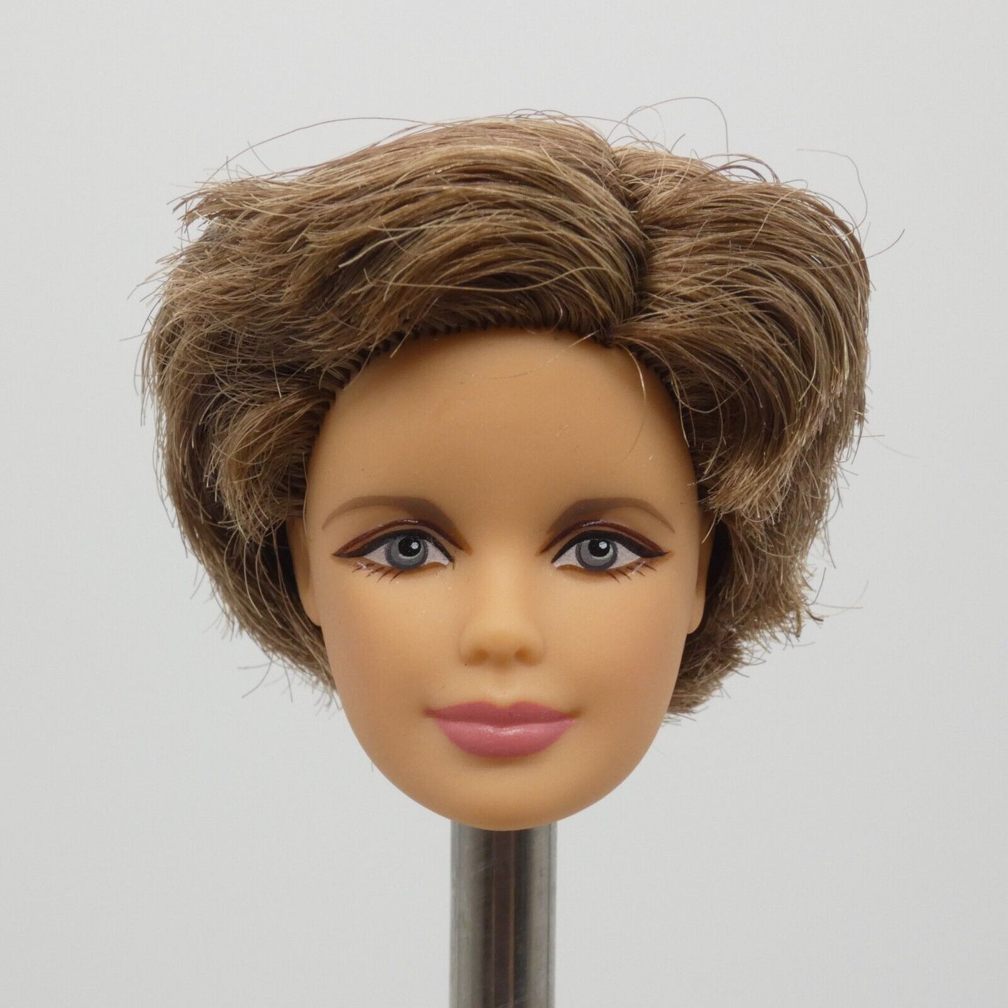 Barbie Amelia Earhart Doll Head Mackie Face Brown Hair Light Skin 2018 FJH64