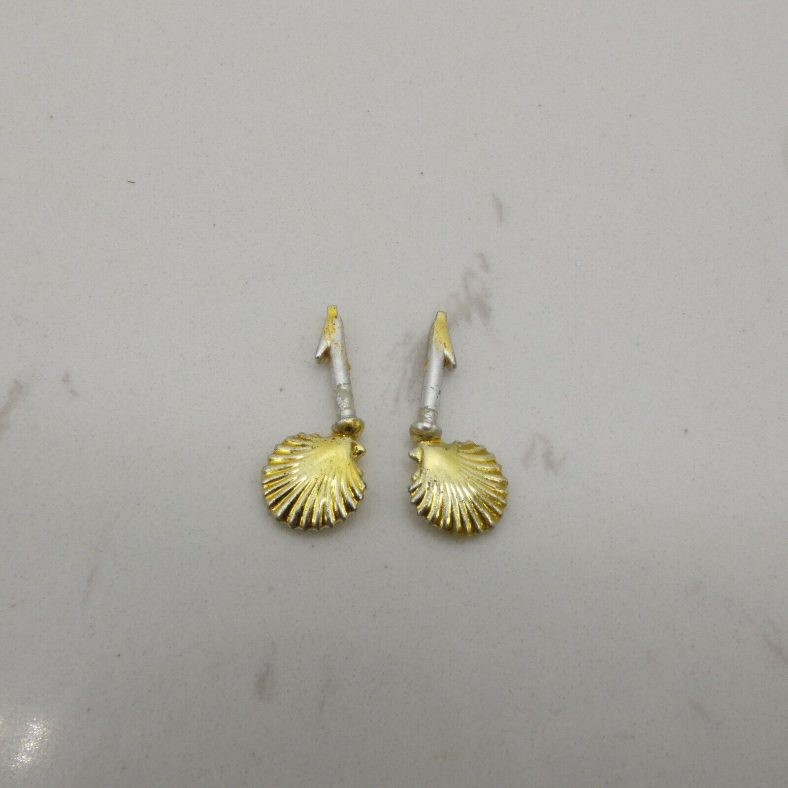 Sun Jewel Barbie Doll Earrings Gold Tone Seashells With Barbs 1993 Mattel 10953