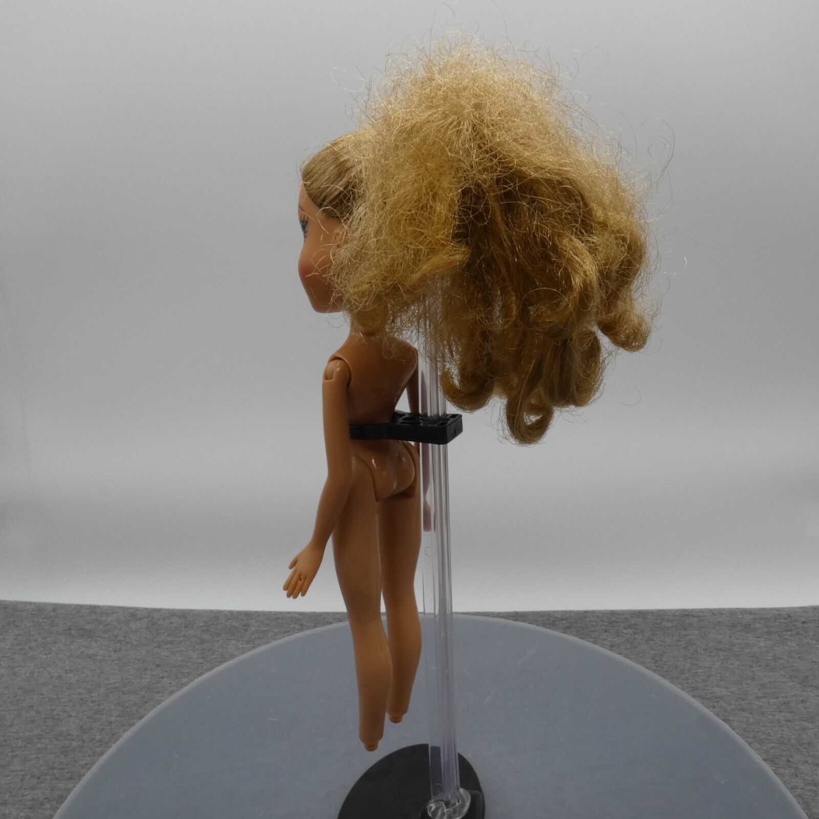 Bratz Step Out Yasmin Doll Curly Honey Blonde Hair Nude 2005 MGA 296997