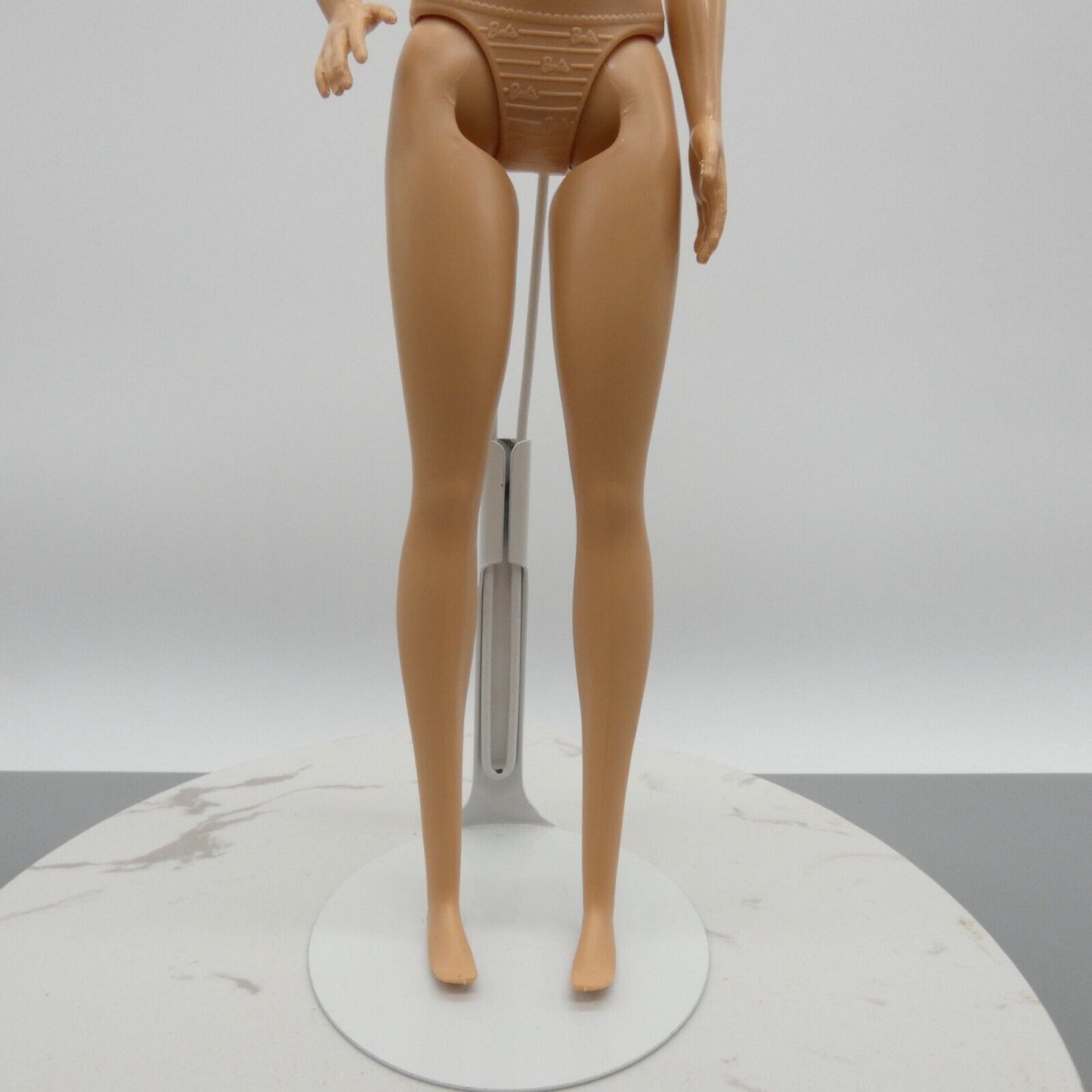 Barbie Doll Fashionistas Body Bent Right Arm Flat Feet 2021 Medical Doctor GWV01