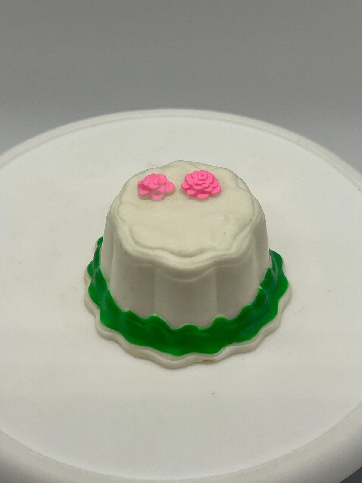 Barbie Doll Size Cake White Icing Green Trim Pink Roses Mini Diorama Decoration