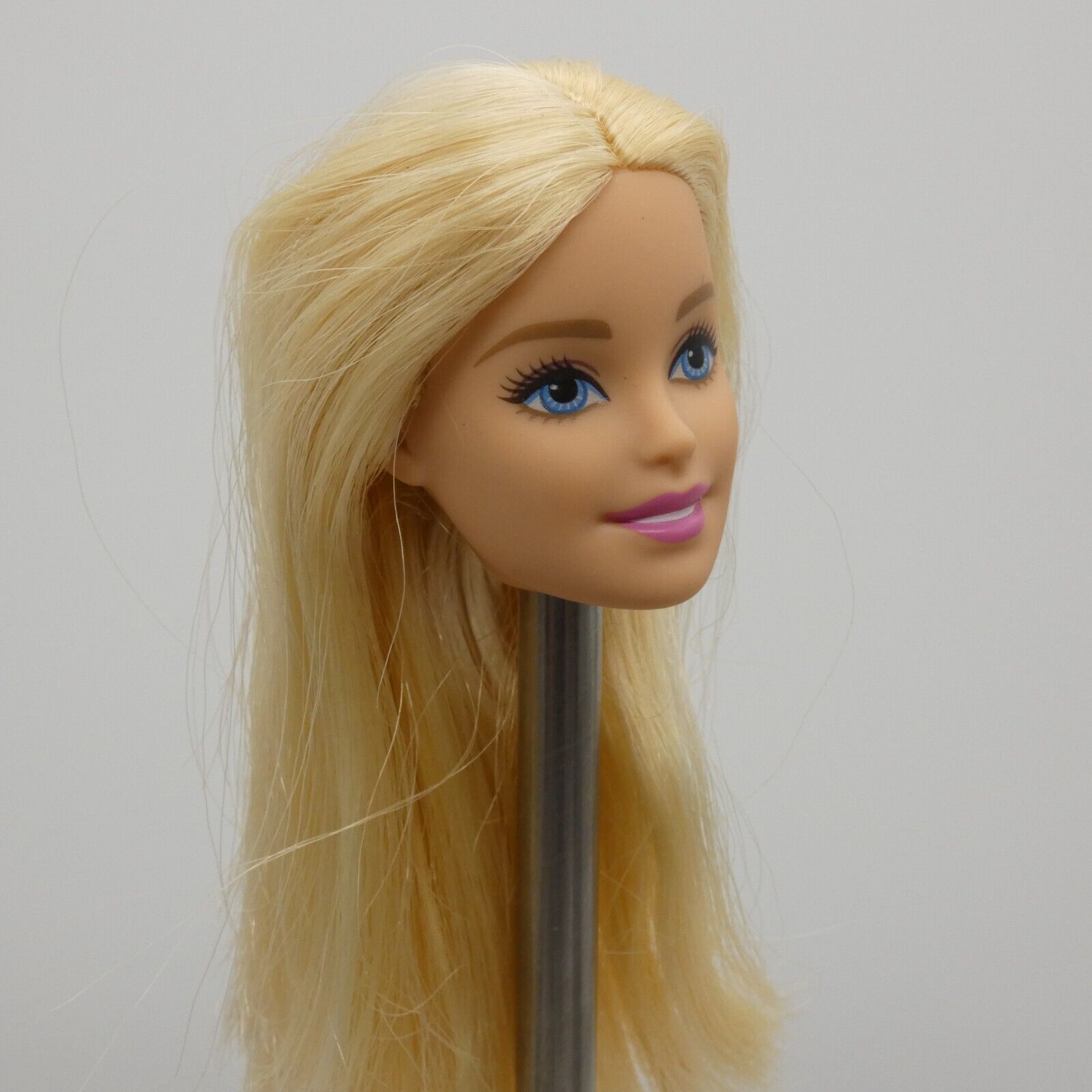 Barbie Mani Pedi Spa Doll Head Millie Straight Blonde Hair Blue Eyes 2020 GHN07