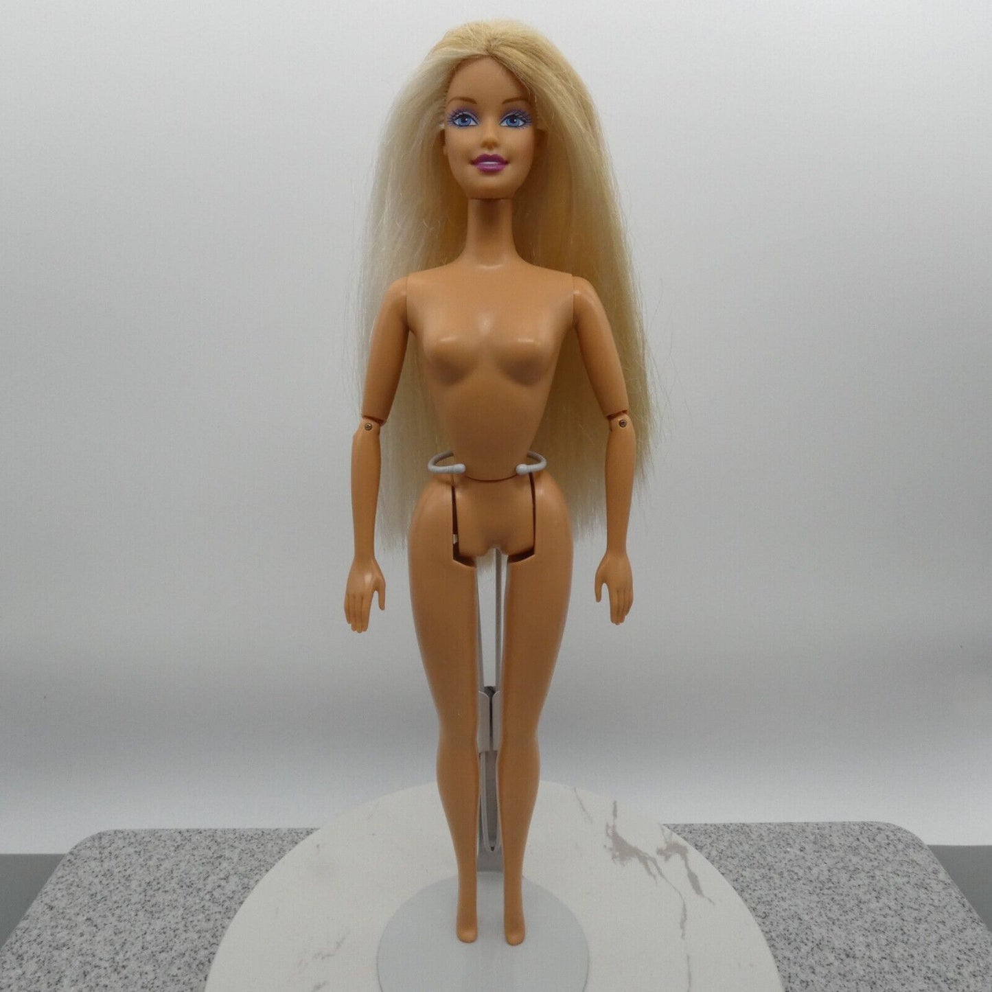 Barbie Doll Generation Girl CEO Face Blonde Articulated Elbows Dancing Action