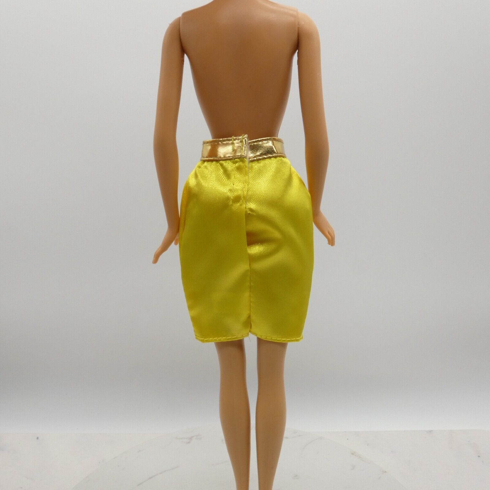 Barbie Doll Skirt Yellow Shiny Gold Band Signature Looks 19 2023 Mattel HJX28