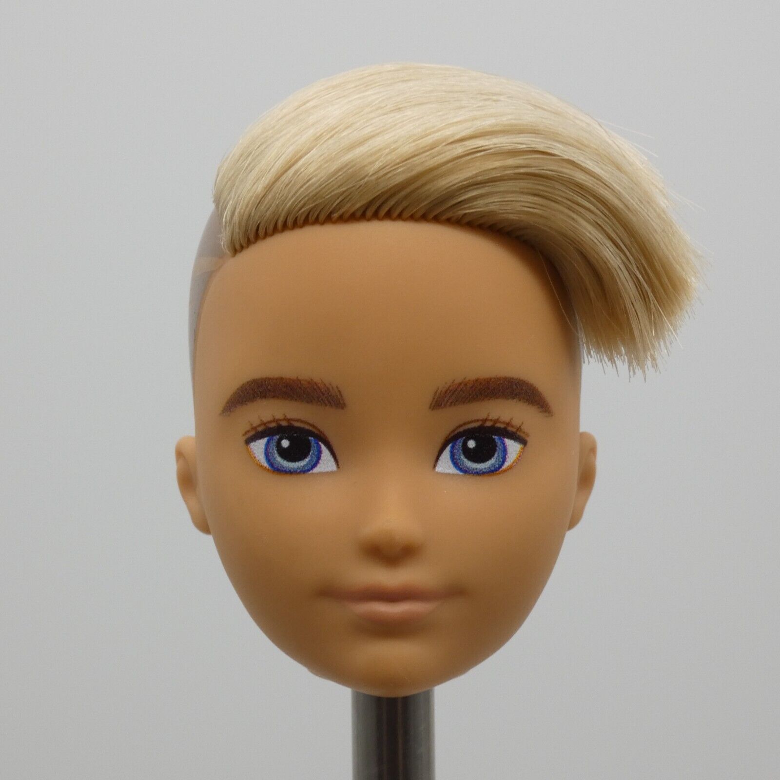 Creatable World Doll Head Blonde Hair Side Shave Medium Light Skin 2020 GKV44