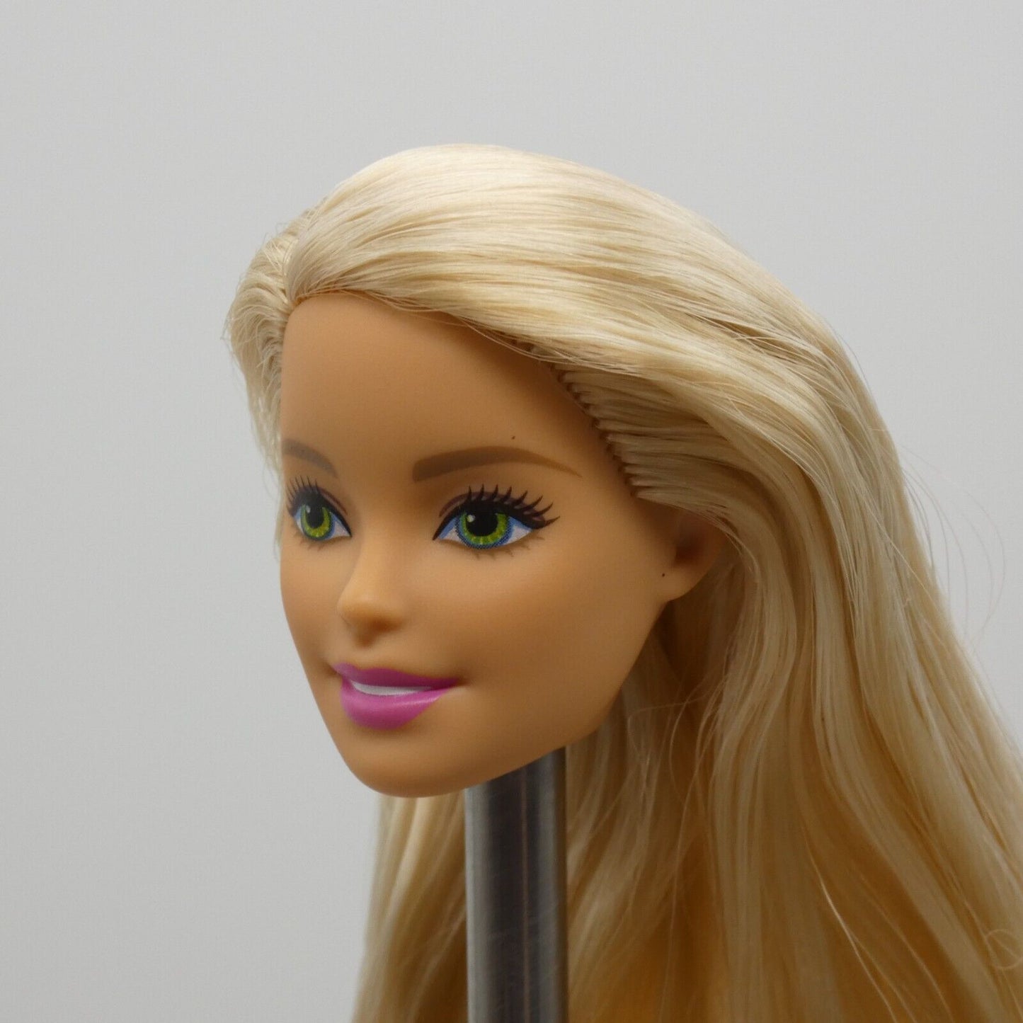 Barbie Doll Head Millie Face Blonde Green Eyes Light Skin 2019 Mattel FXH08