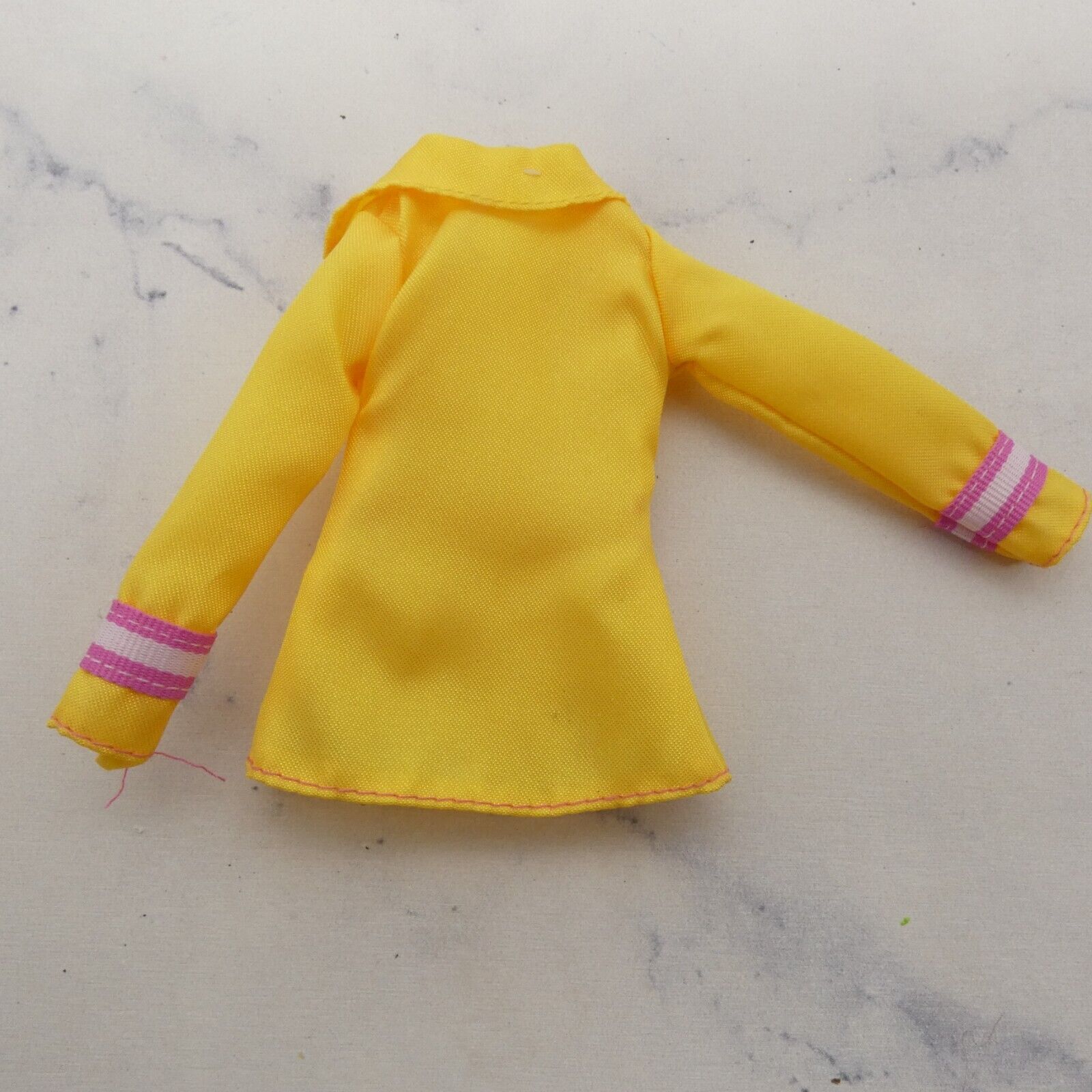 Barbie Careers Fighter Fighter Fashion Doll Jacket Yellow Raincoat 2015 CHJ28