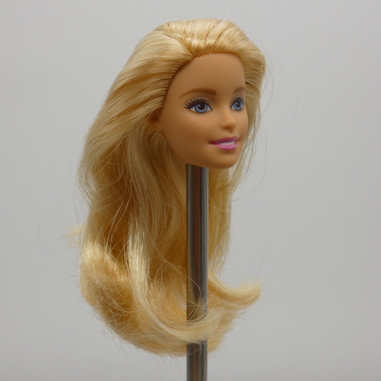 Barbie Fashion Doll Head Millie Face Blonde Blue Eyeshadow Light Skin Mattel