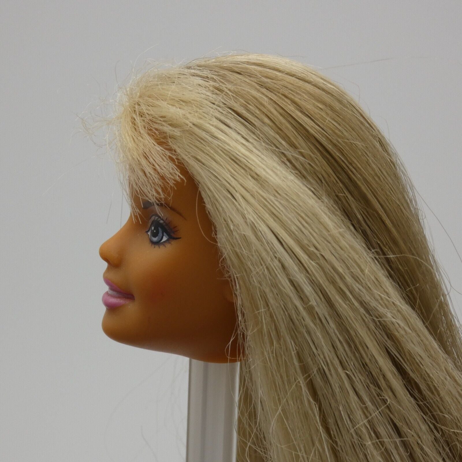 Barbie Generation Girl Doll Head Blonde Bangs Medium Light Skin Cali Girl 2004