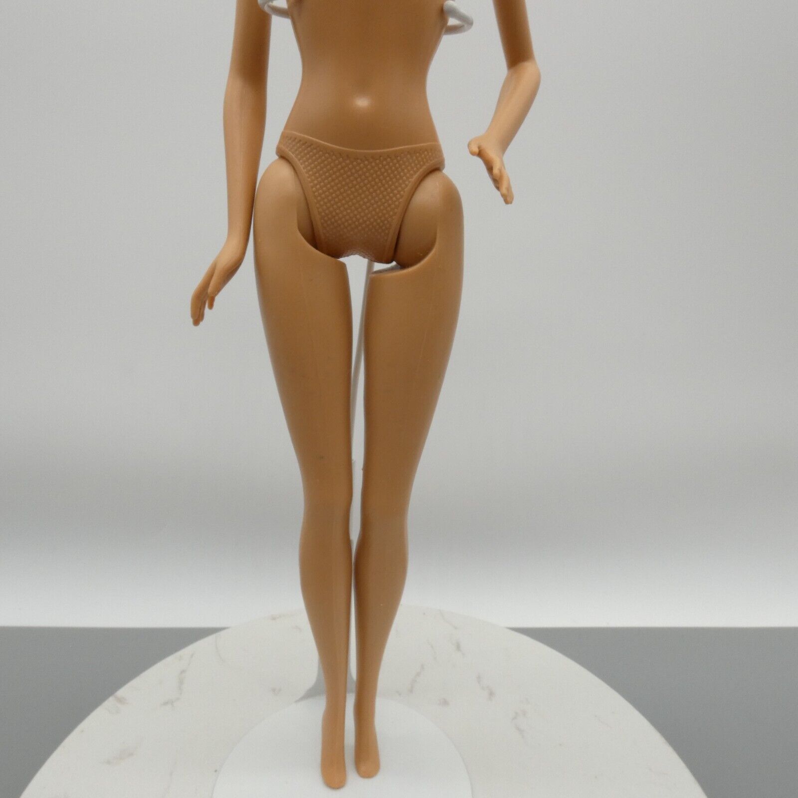 Barbie Fashion Fever Doll Bellybutton Body Bent Right Arm Medium Light Skin